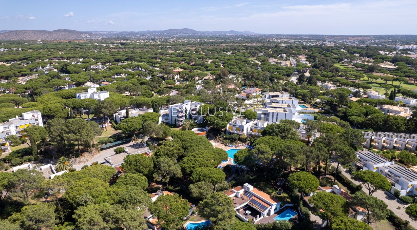Sie eine Wohnung im ersten Stock mit drei Schlafzimmern in Pinhal da Marina, Vilamoura