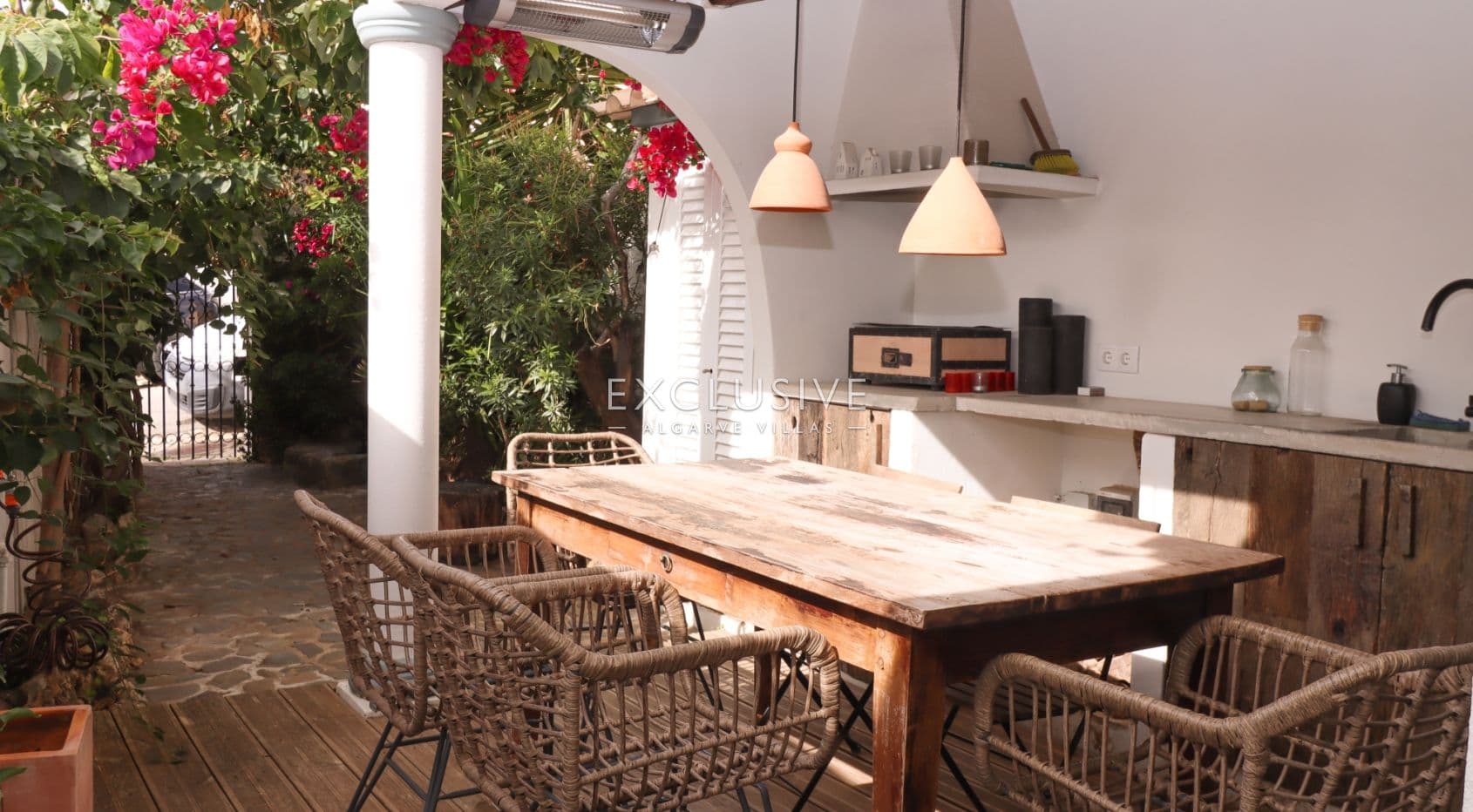 Reizendes Reihenhaus (T0 + 2) mit Dachterrasse und Innenhofgarten, Estômbar, Algarve-2