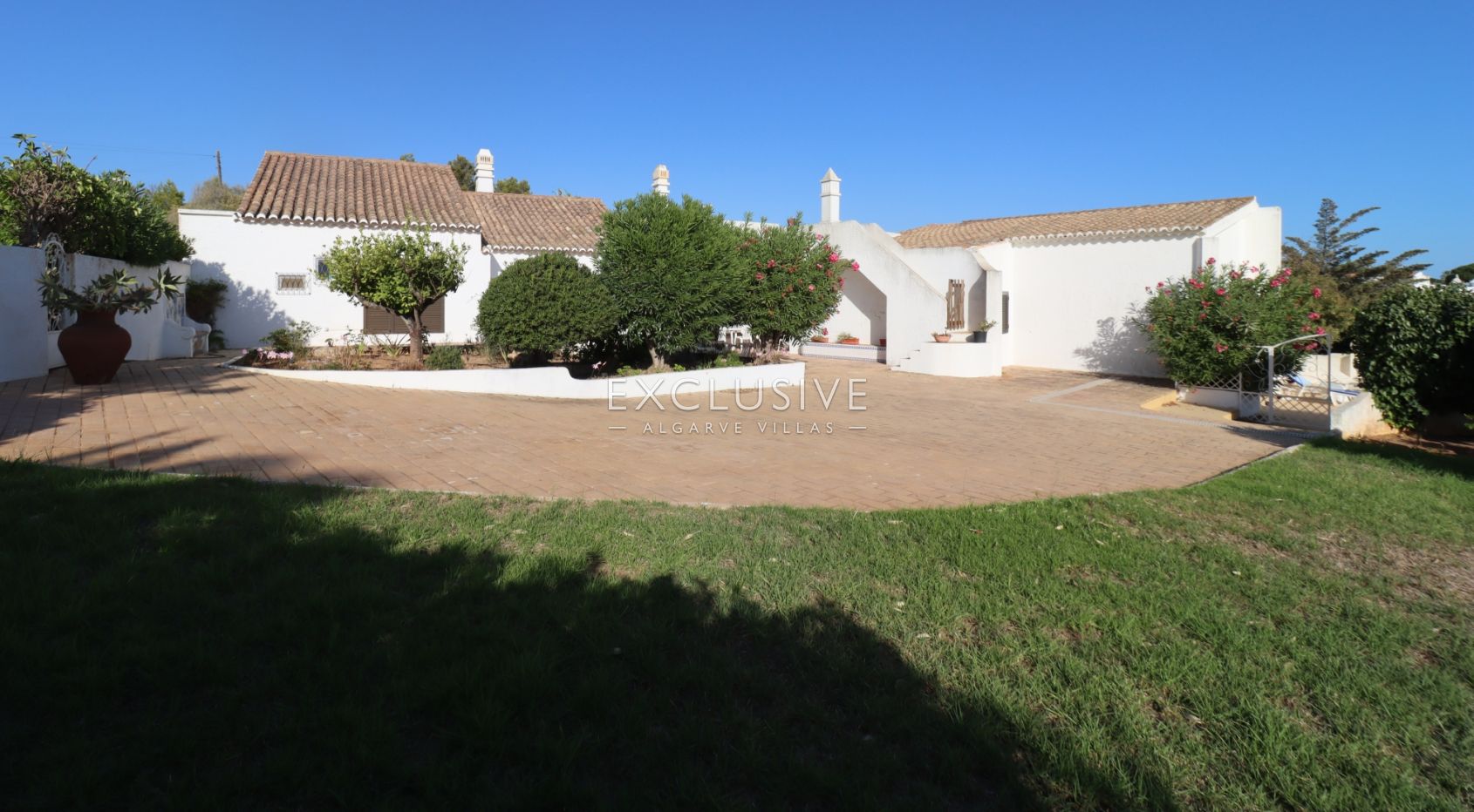 Haus mit großem Grundstück zum Renovieren in Strandnähe in Carvoeiro