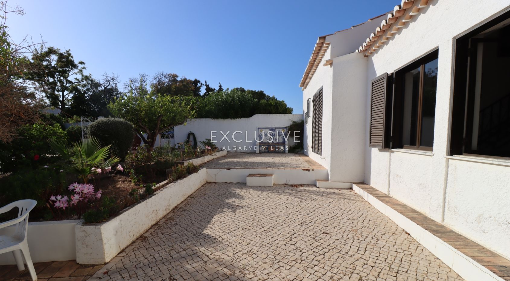 Haus mit großem Grundstück zum Renovieren in Strandnähe in Carvoeiro