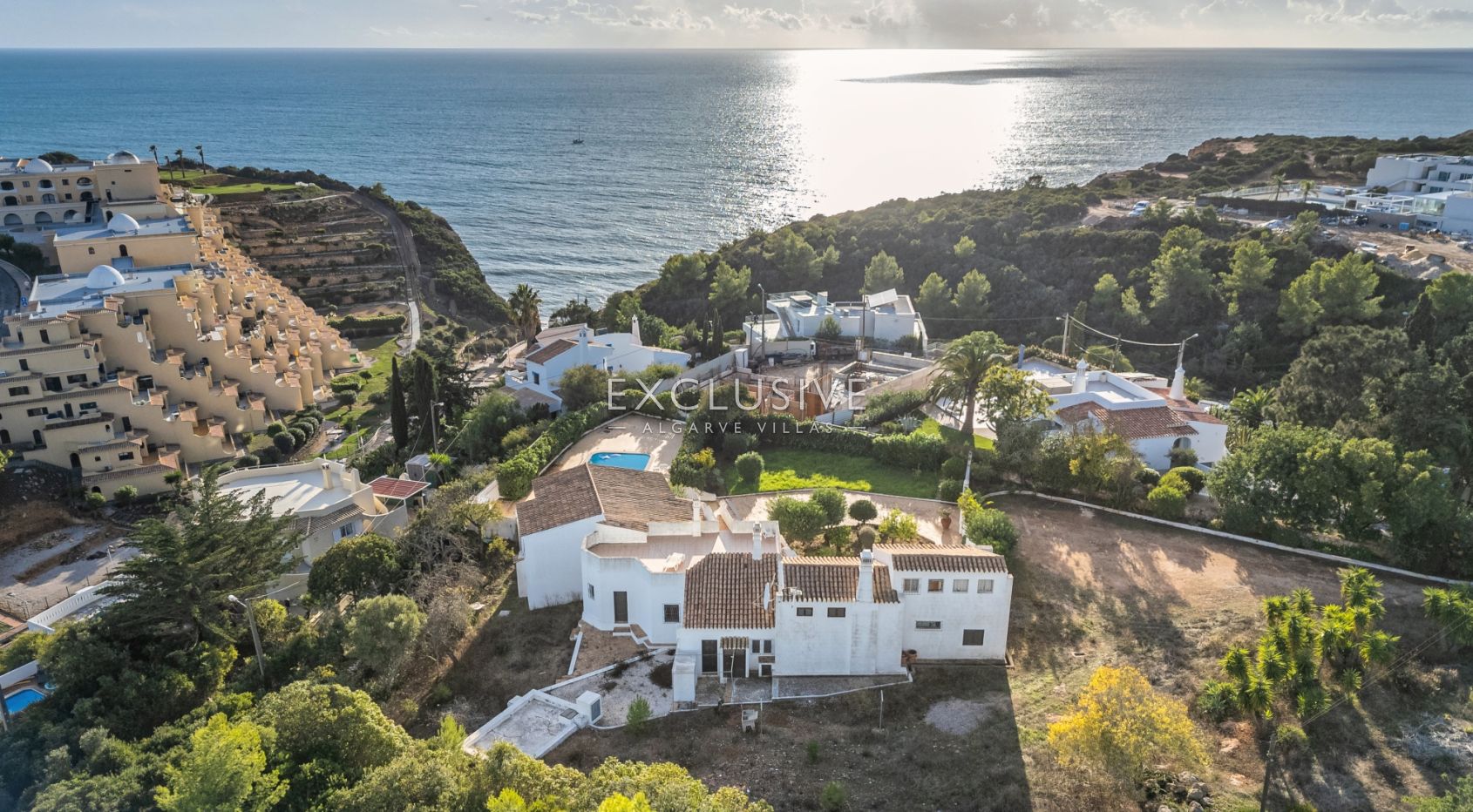 Haus mit großem Grundstück zum Renovieren in Strandnähe in Carvoeiro