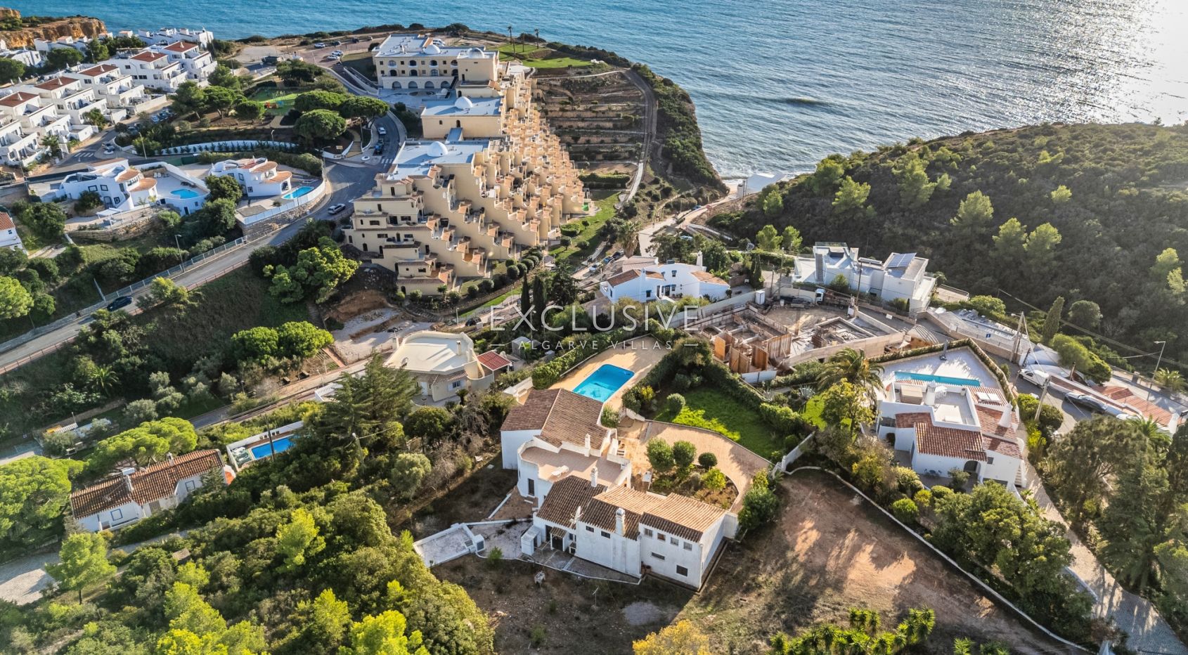 Haus mit großem Grundstück zum Renovieren in Strandnähe in Carvoeiro