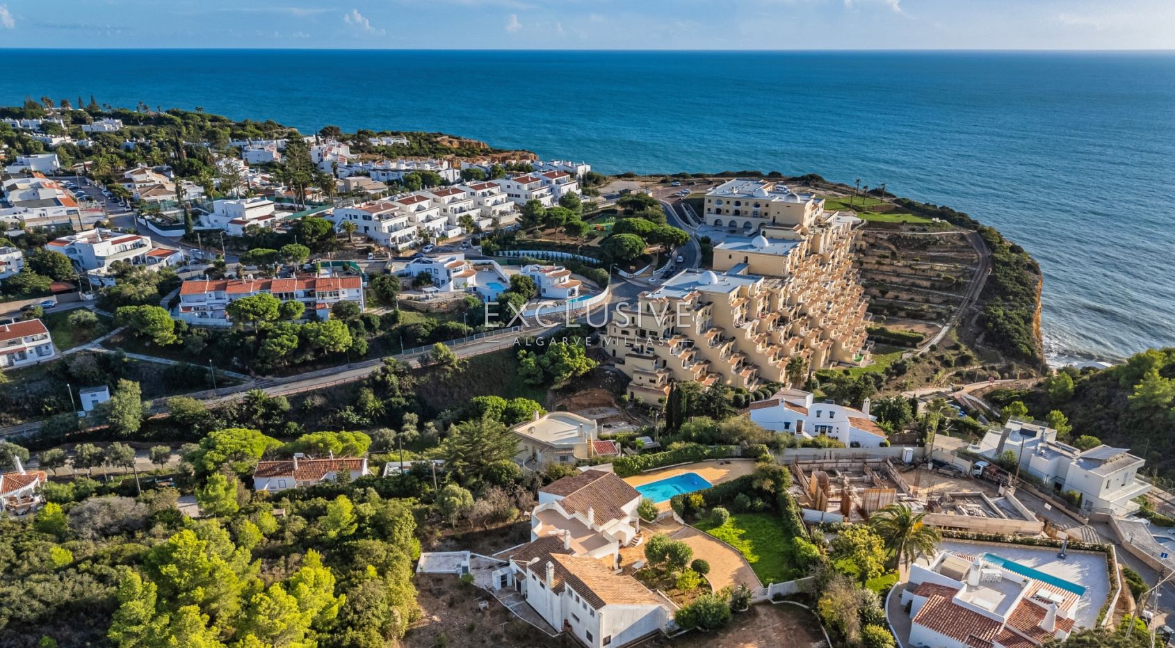 Haus mit großem Grundstück zum Renovieren in Strandnähe in Carvoeiro