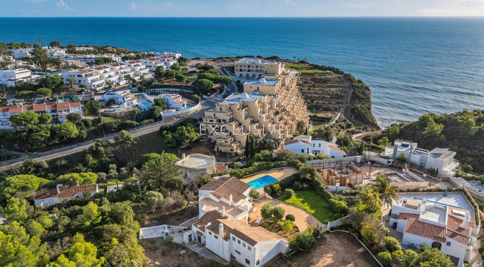 Haus mit großem Grundstück zum Renovieren in Strandnähe in Carvoeiro