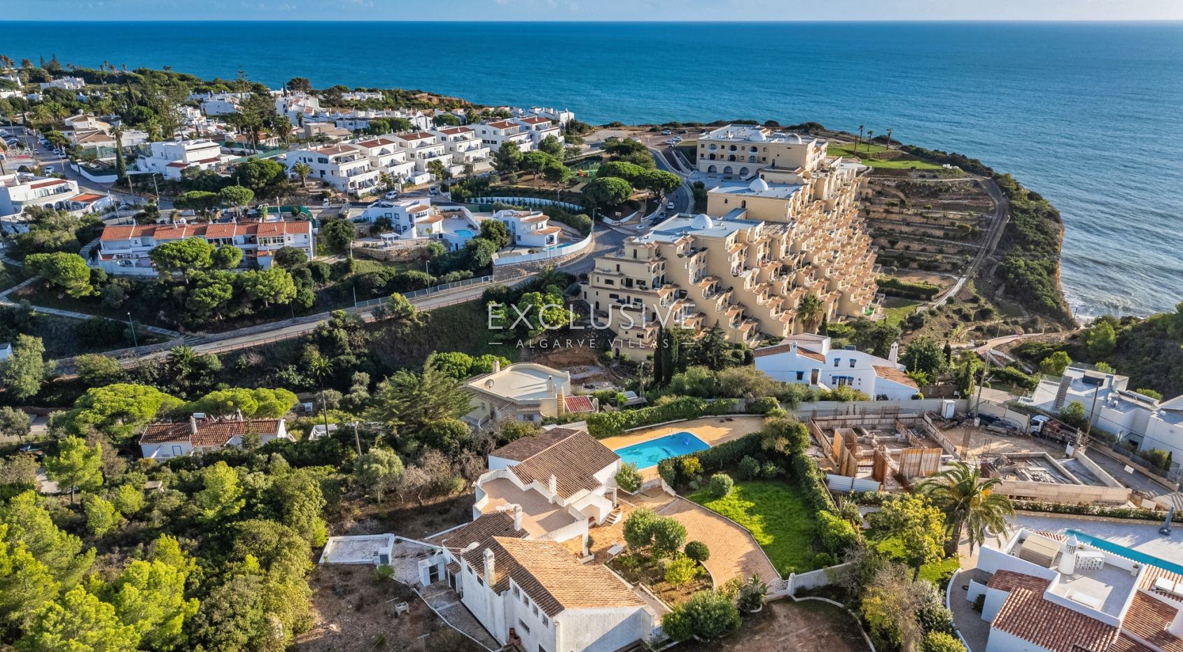 Haus mit großem Grundstück zum Renovieren in Strandnähe in Carvoeiro