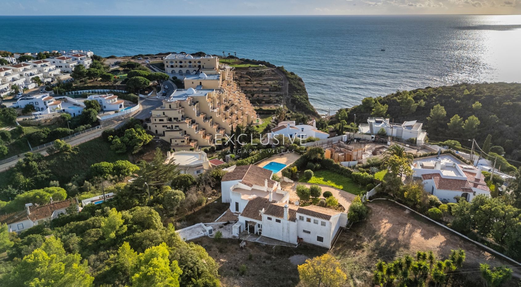 Haus mit großem Grundstück zum Renovieren in Strandnähe in Carvoeiro