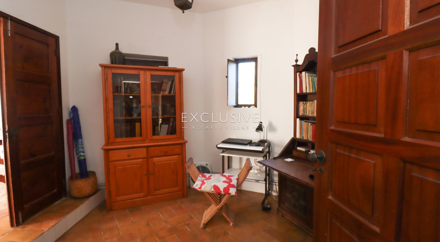 Haus mit großem Grundstück zum Renovieren in Strandnähe in Carvoeiro