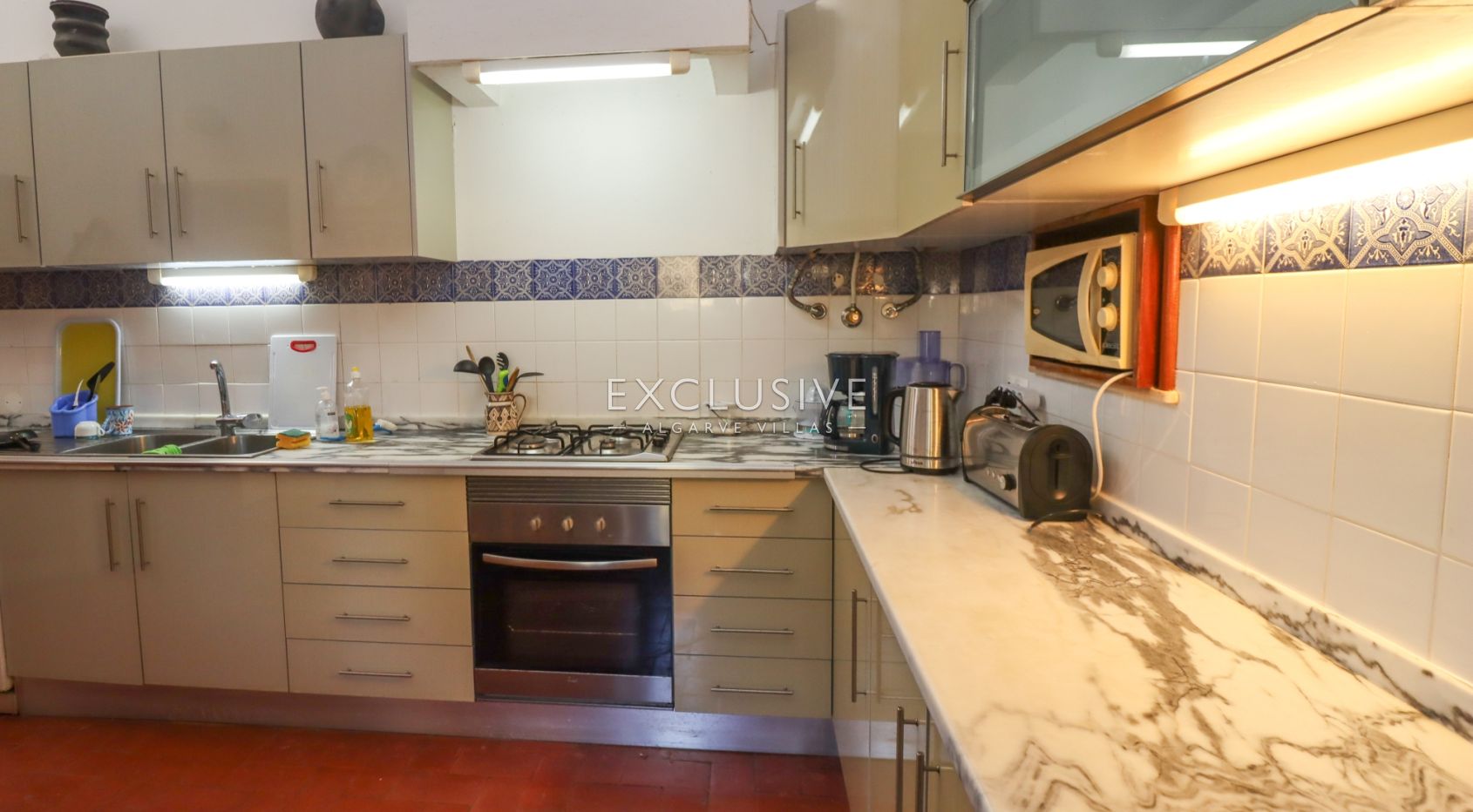 Haus mit großem Grundstück zum Renovieren in Strandnähe in Carvoeiro