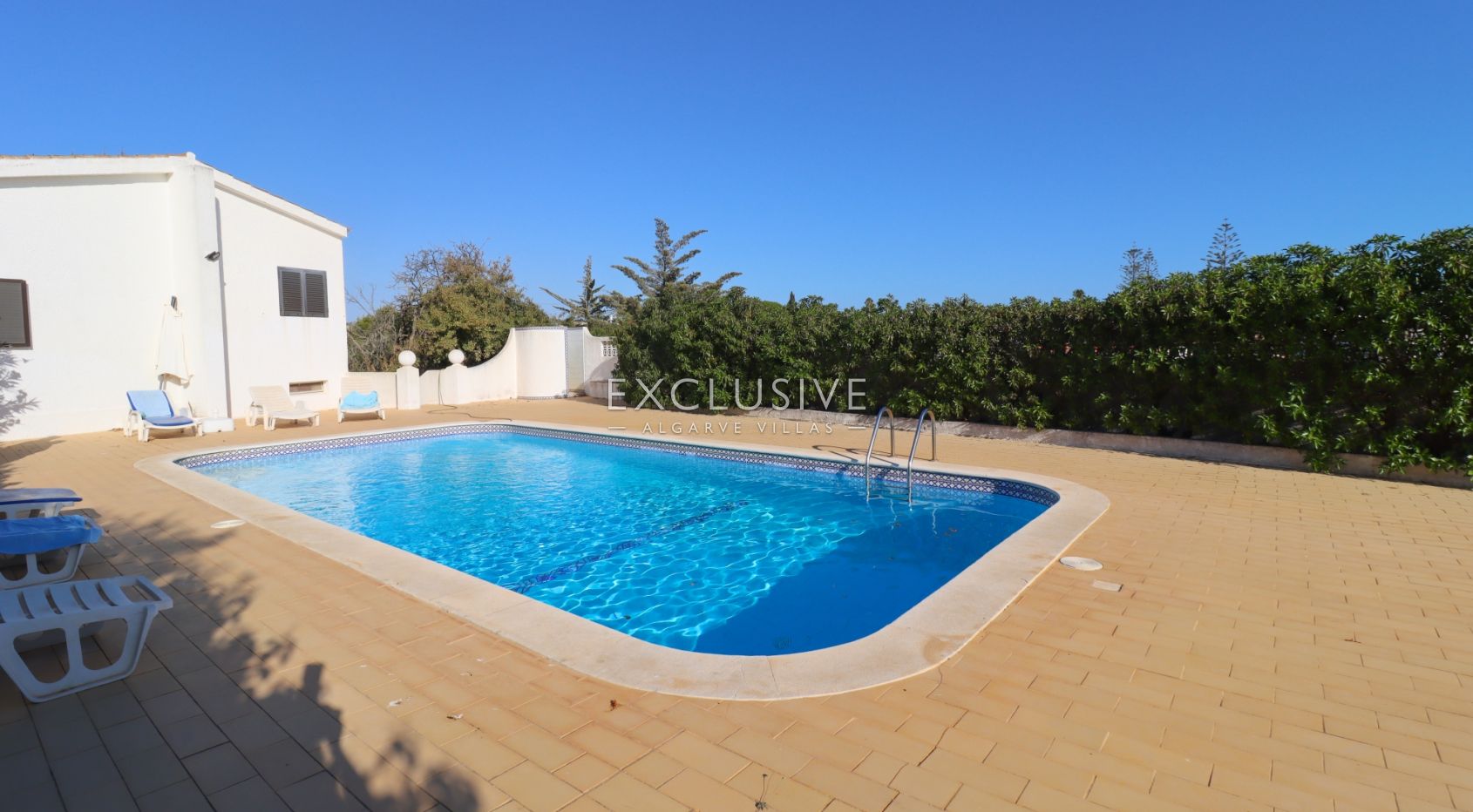 Haus mit großem Grundstück zum Renovieren in Strandnähe in Carvoeiro