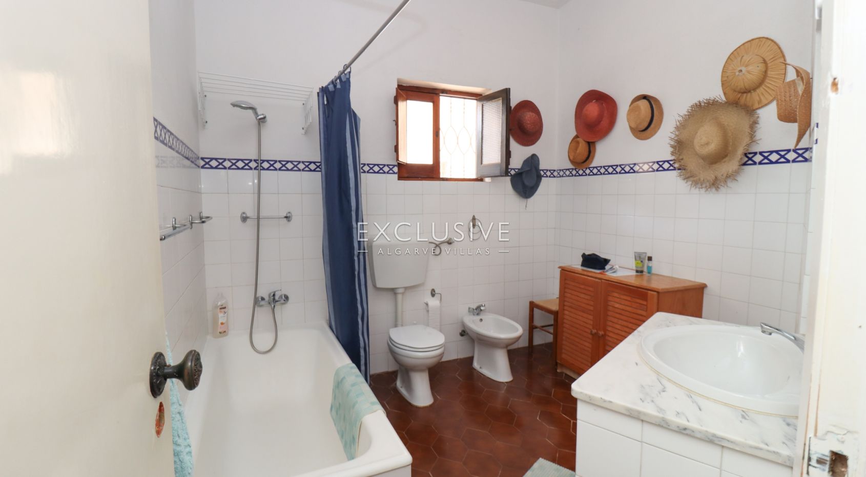 Haus mit großem Grundstück zum Renovieren in Strandnähe in Carvoeiro