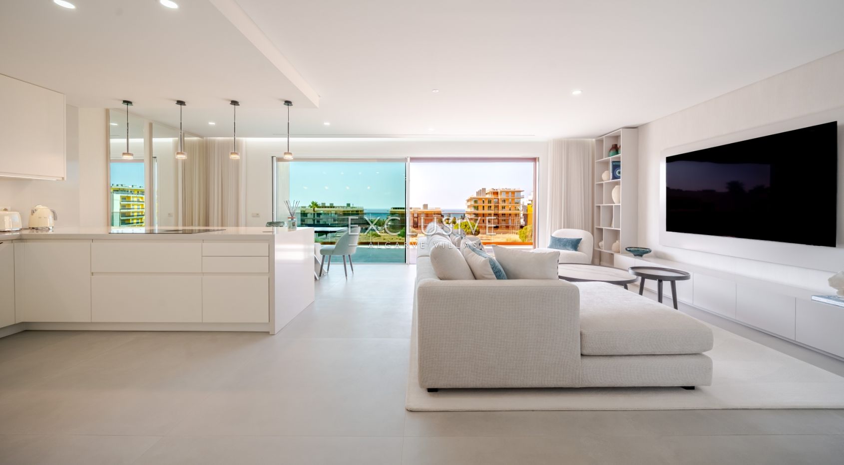 Modernes Apartment mit zwei Schlafzimmern in Quarteira, nur wenige Schritte vom Meer entfernt