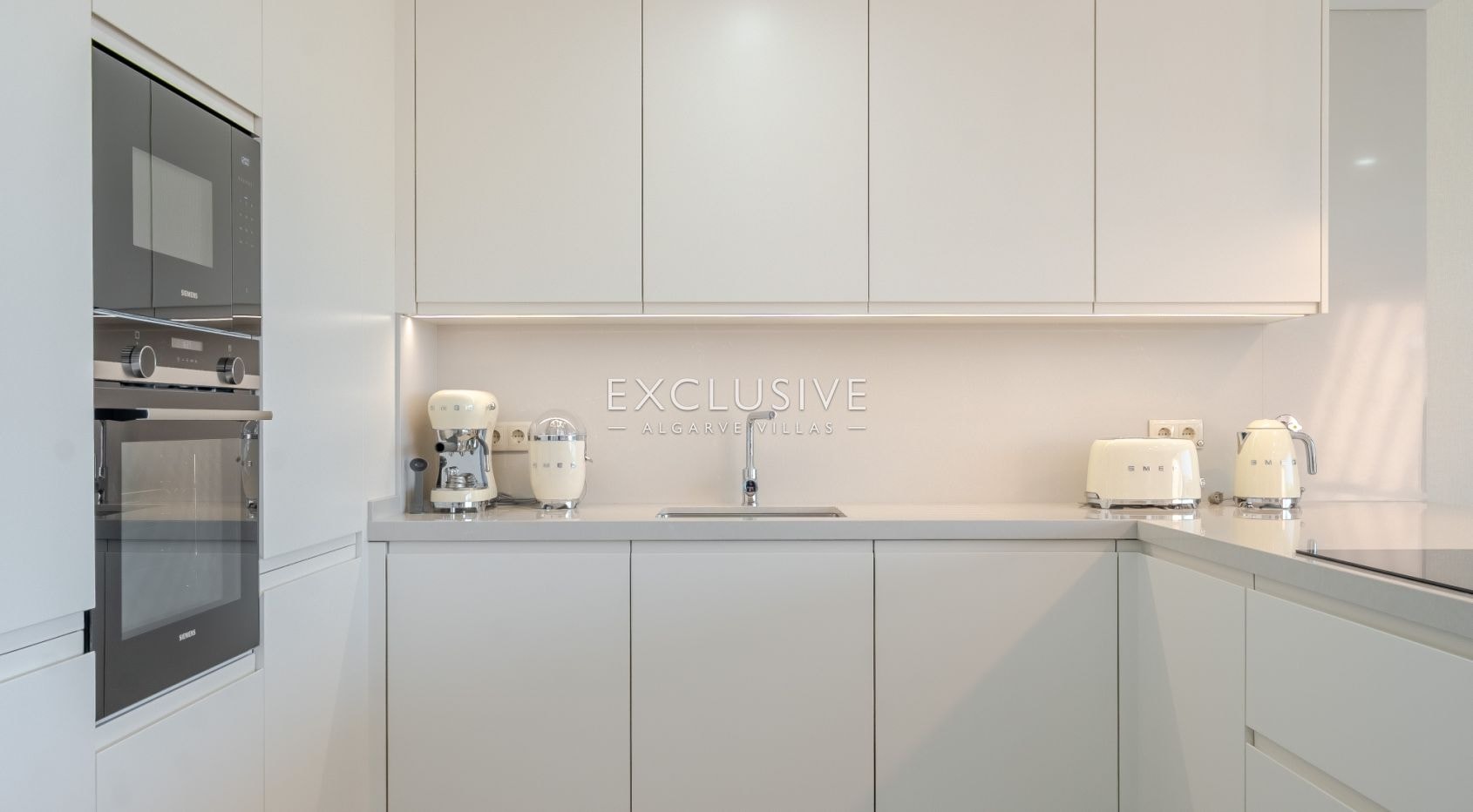 Modernes Apartment mit zwei Schlafzimmern in Quarteira, nur wenige Schritte vom Meer entfernt