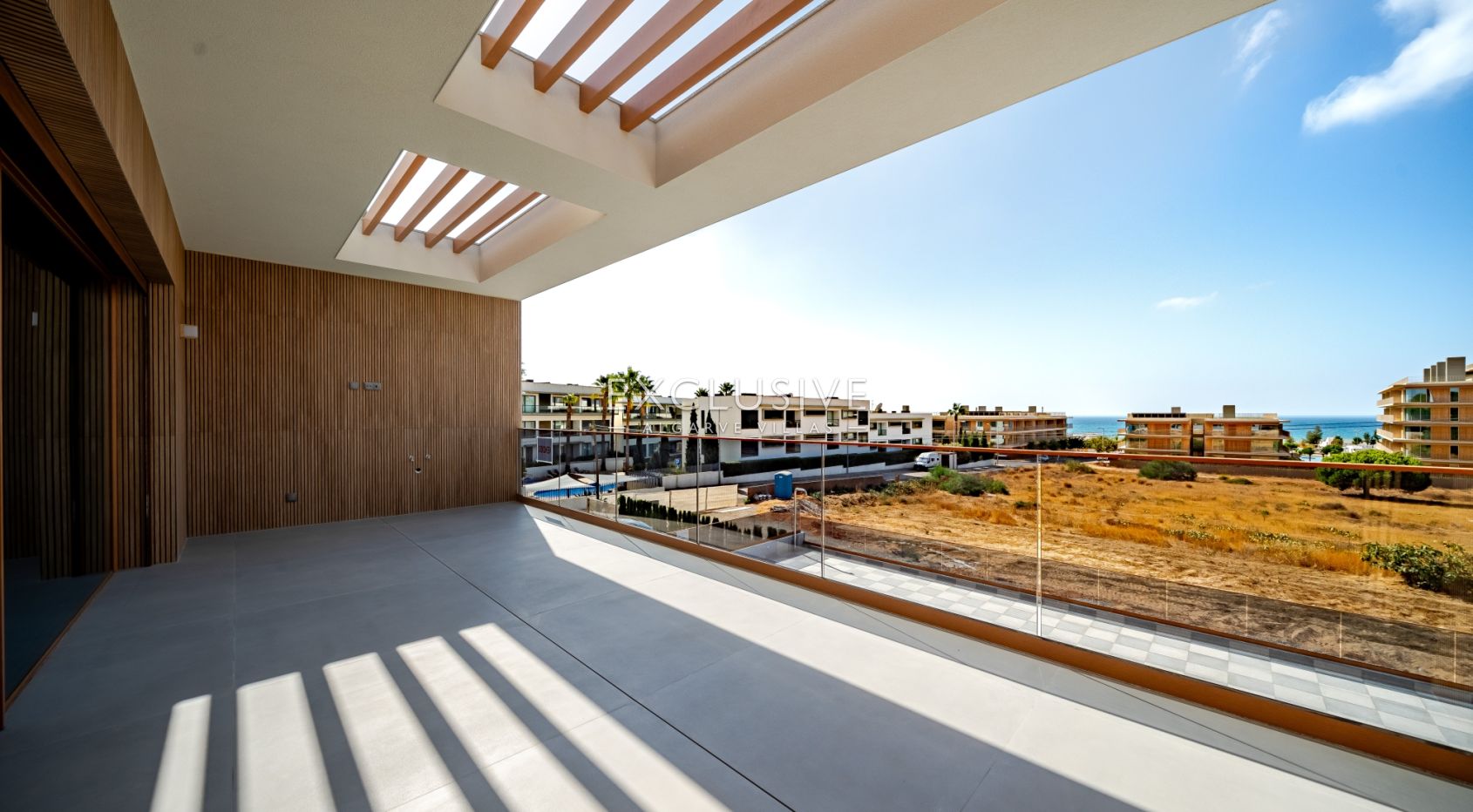 Modernes Apartment mit zwei Schlafzimmern in Quarteira, nur wenige Schritte vom Meer entfernt