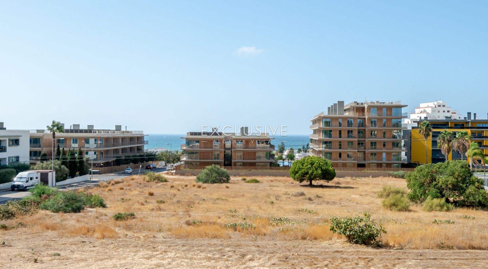 Modernes Apartment mit zwei Schlafzimmern in Quarteira, nur wenige Schritte vom Meer entfernt