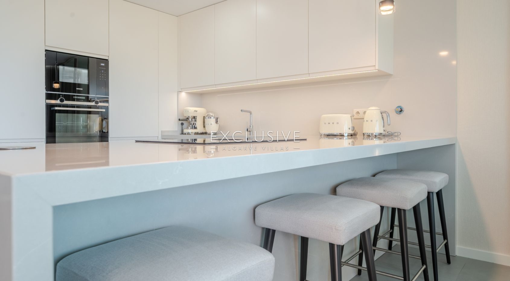 Modernes Apartment mit zwei Schlafzimmern in Quarteira, nur wenige Schritte vom Meer entfernt