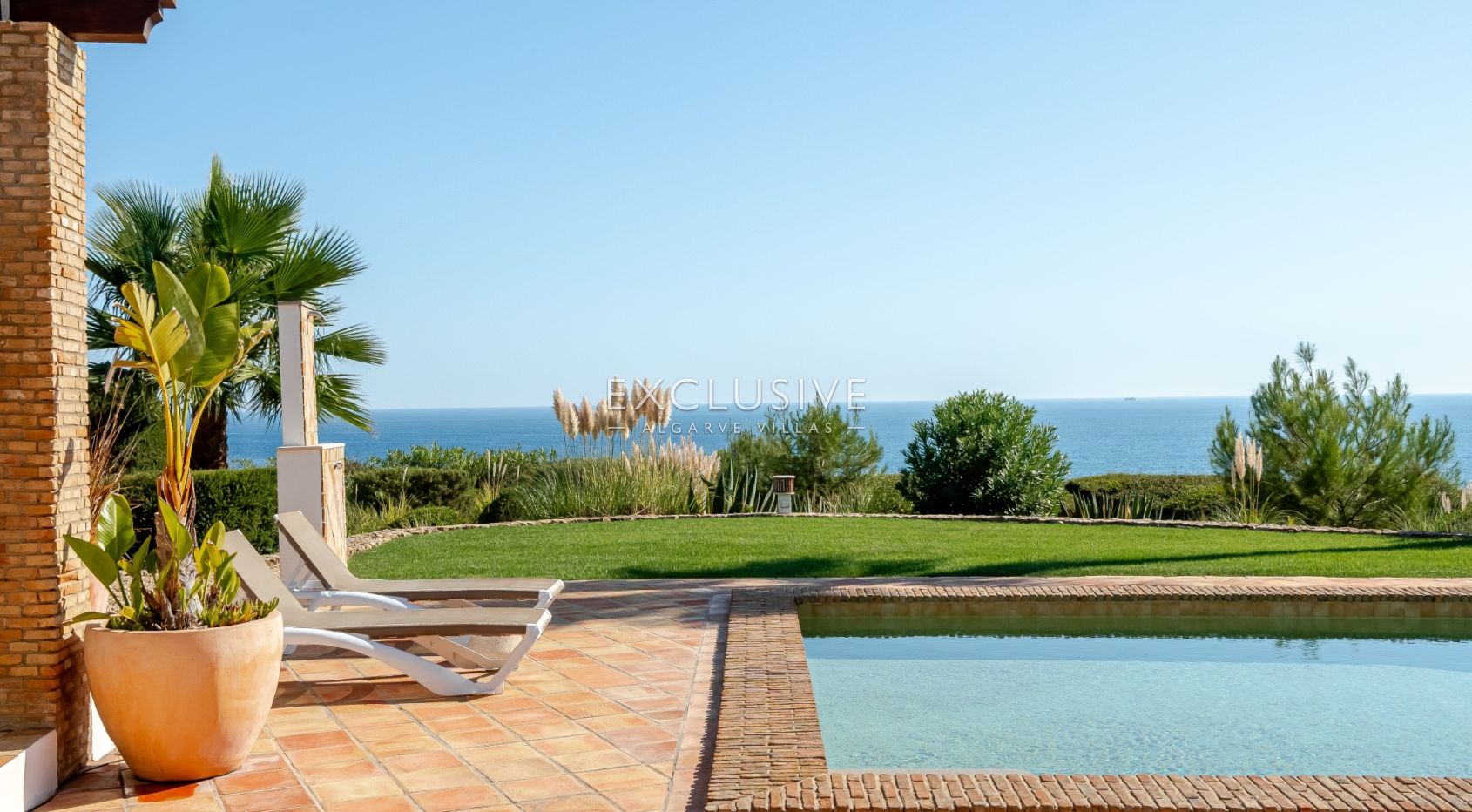 Luxuriöse Villa mit 3+1 Schlafzimmern direkt am Meer und 2 Pools in Carvoeiro mit wunderschönem Meer