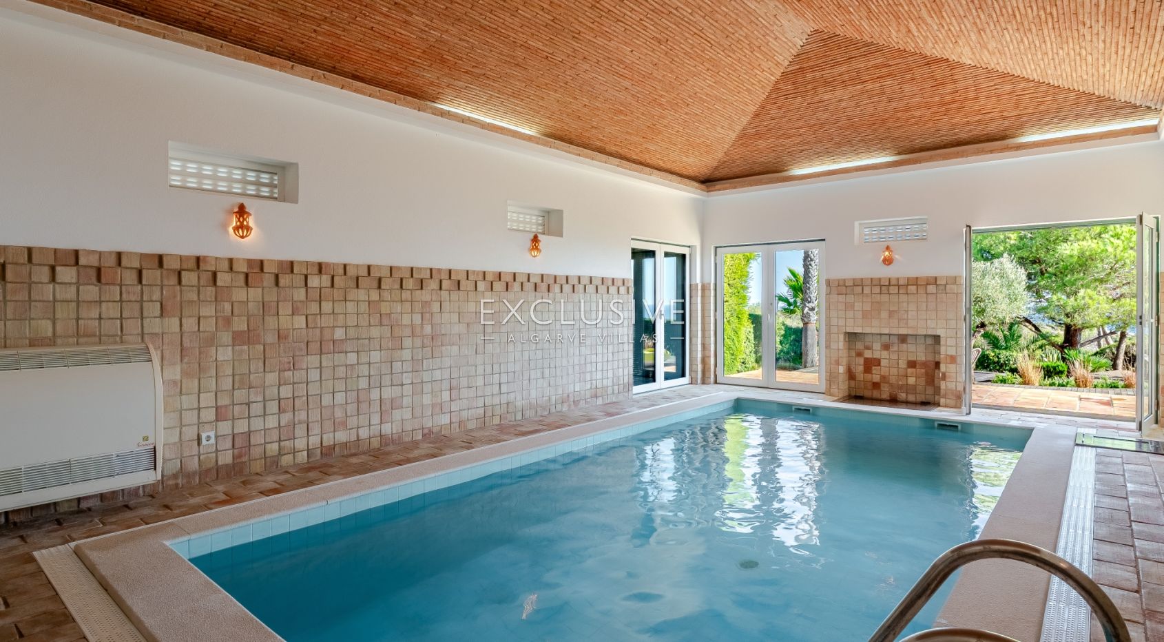 Luxuriöse Villa mit 3+1 Schlafzimmern direkt am Meer und 2 Pools in Carvoeiro mit wunderschönem Meer