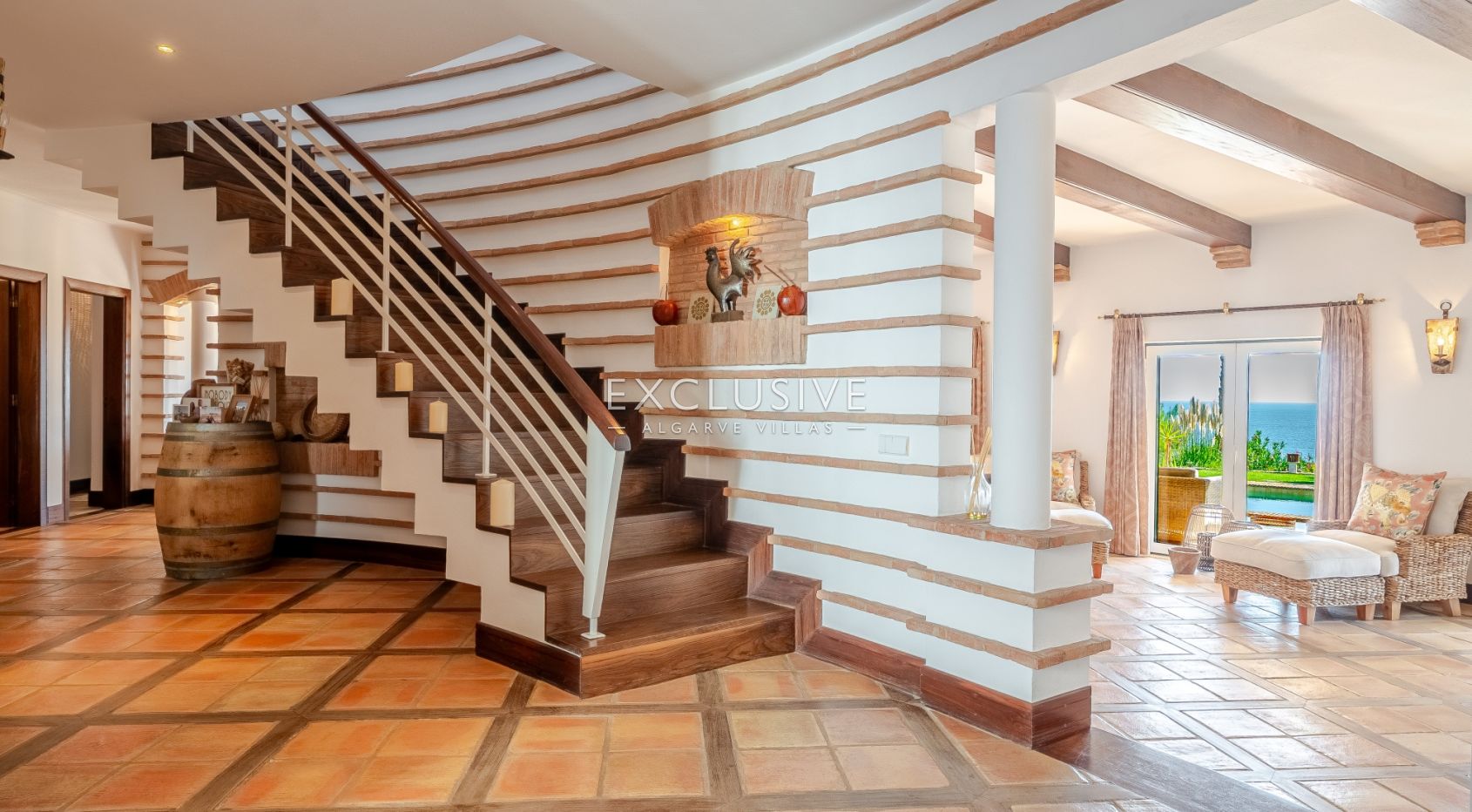 Luxuriöse Villa mit 3+1 Schlafzimmern direkt am Meer und 2 Pools in Carvoeiro mit wunderschönem Meer