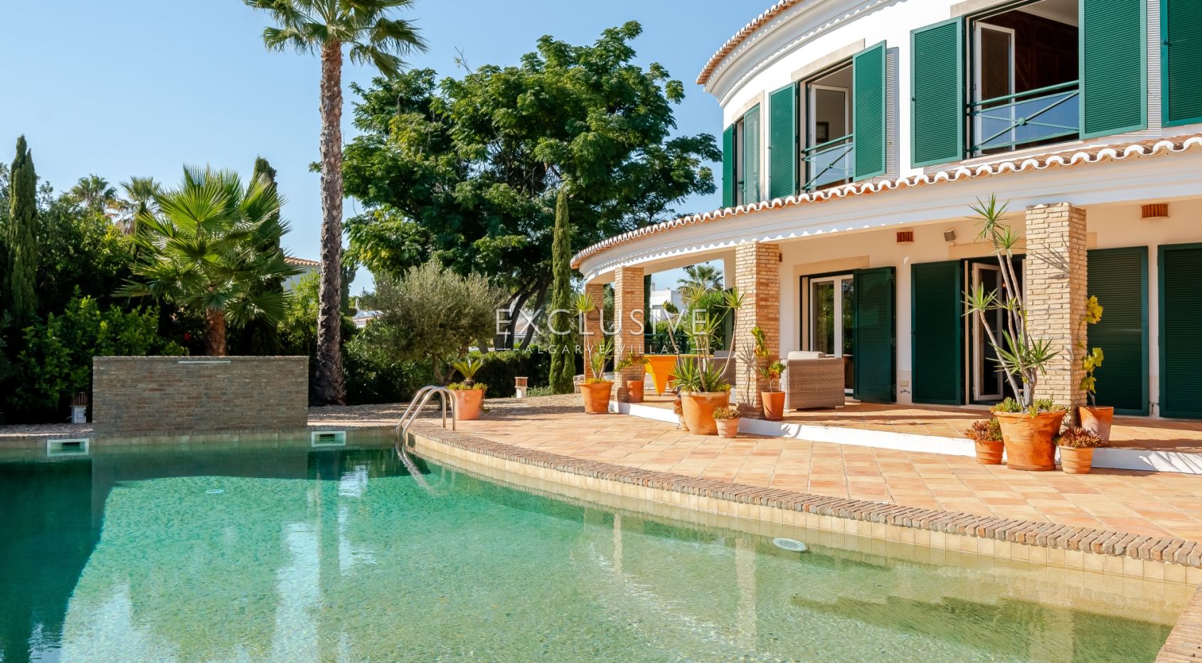 Luxuriöse Villa mit 3+1 Schlafzimmern direkt am Meer und 2 Pools in Carvoeiro mit wunderschönem Meer