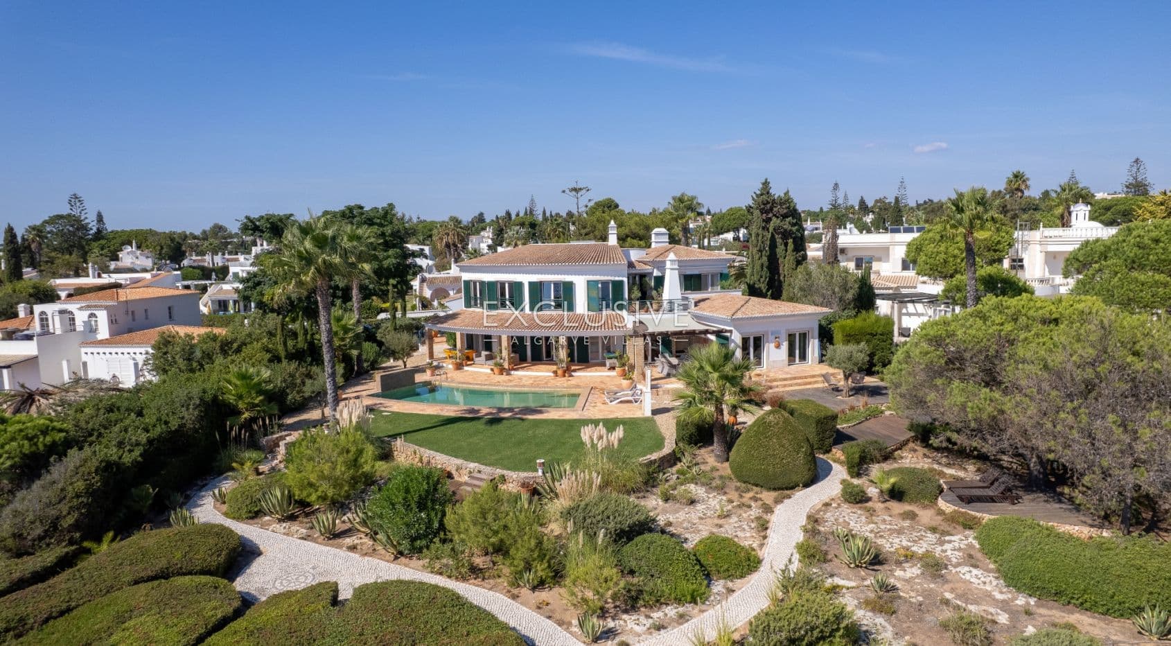 Luxuriöse Villa mit 3+1 Schlafzimmern direkt am Meer und 2 Pools in Carvoeiro mit wunderschönem Meer-2