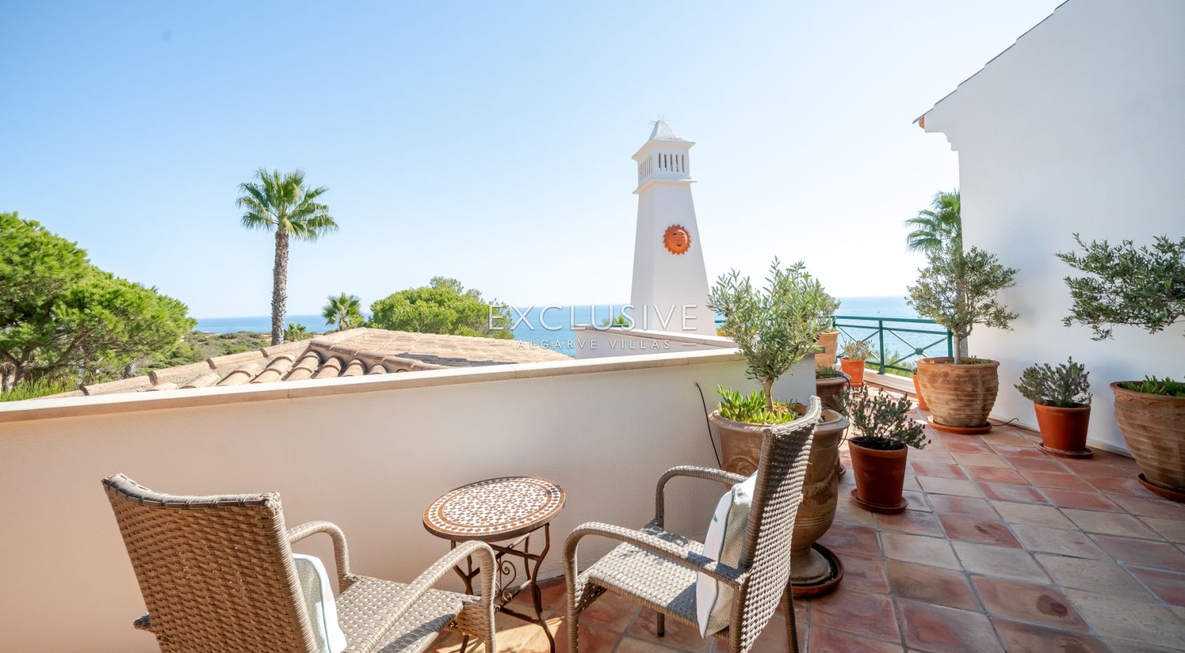 Luxuriöse Villa mit 3+1 Schlafzimmern direkt am Meer und 2 Pools in Carvoeiro mit wunderschönem Meer