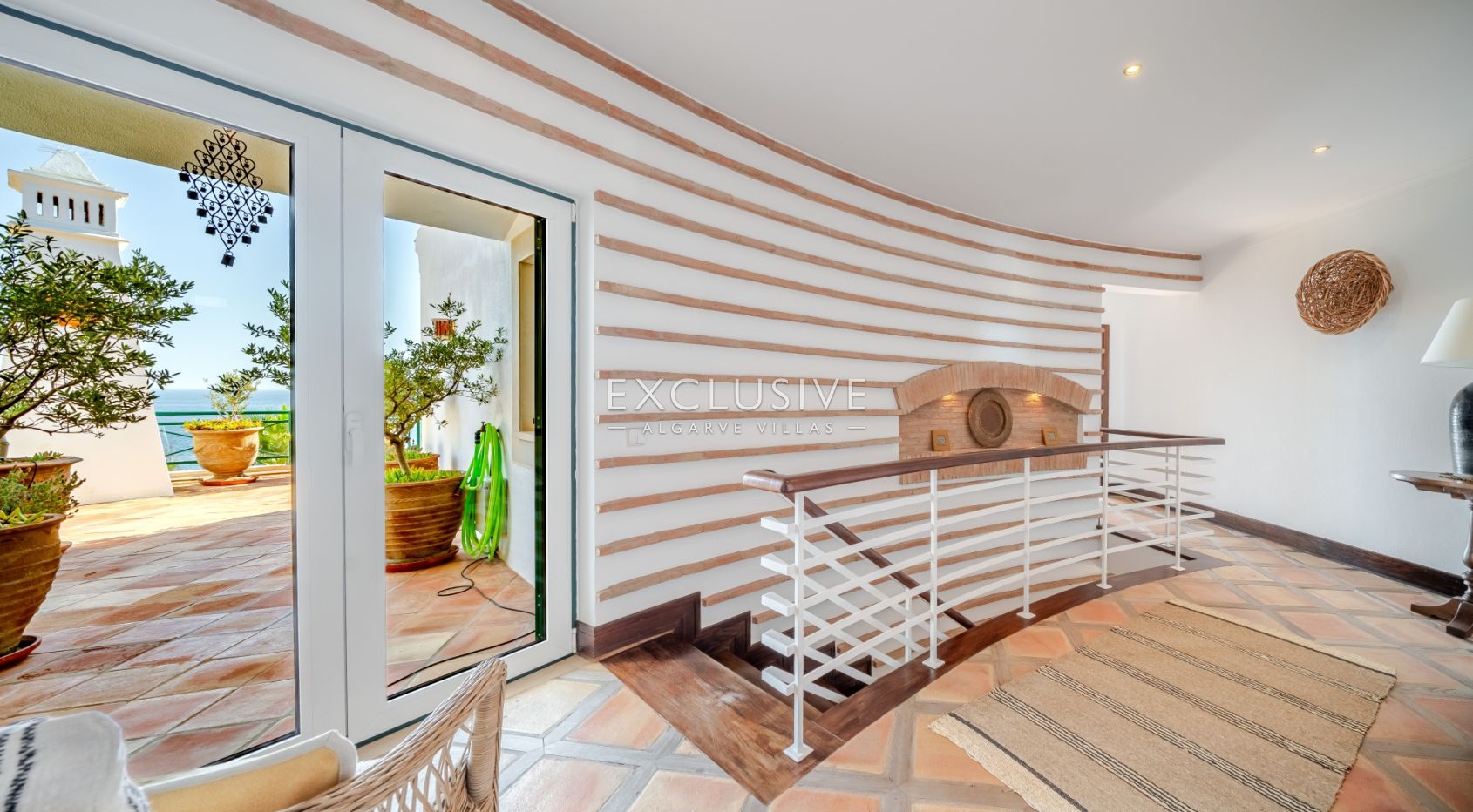Luxuriöse Villa mit 3+1 Schlafzimmern direkt am Meer und 2 Pools in Carvoeiro mit wunderschönem Meer
