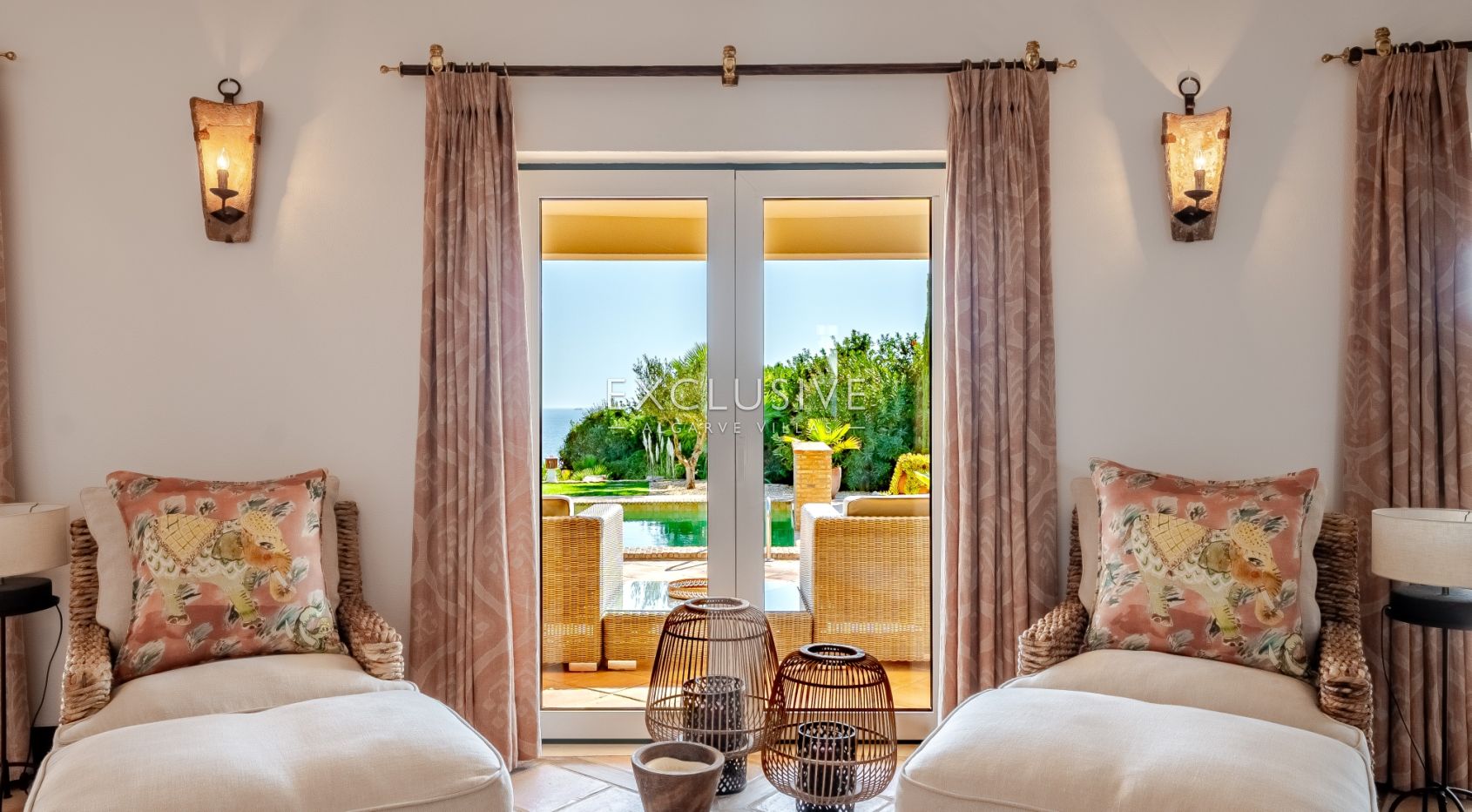 Luxuriöse Villa mit 3+1 Schlafzimmern direkt am Meer und 2 Pools in Carvoeiro mit wunderschönem Meer