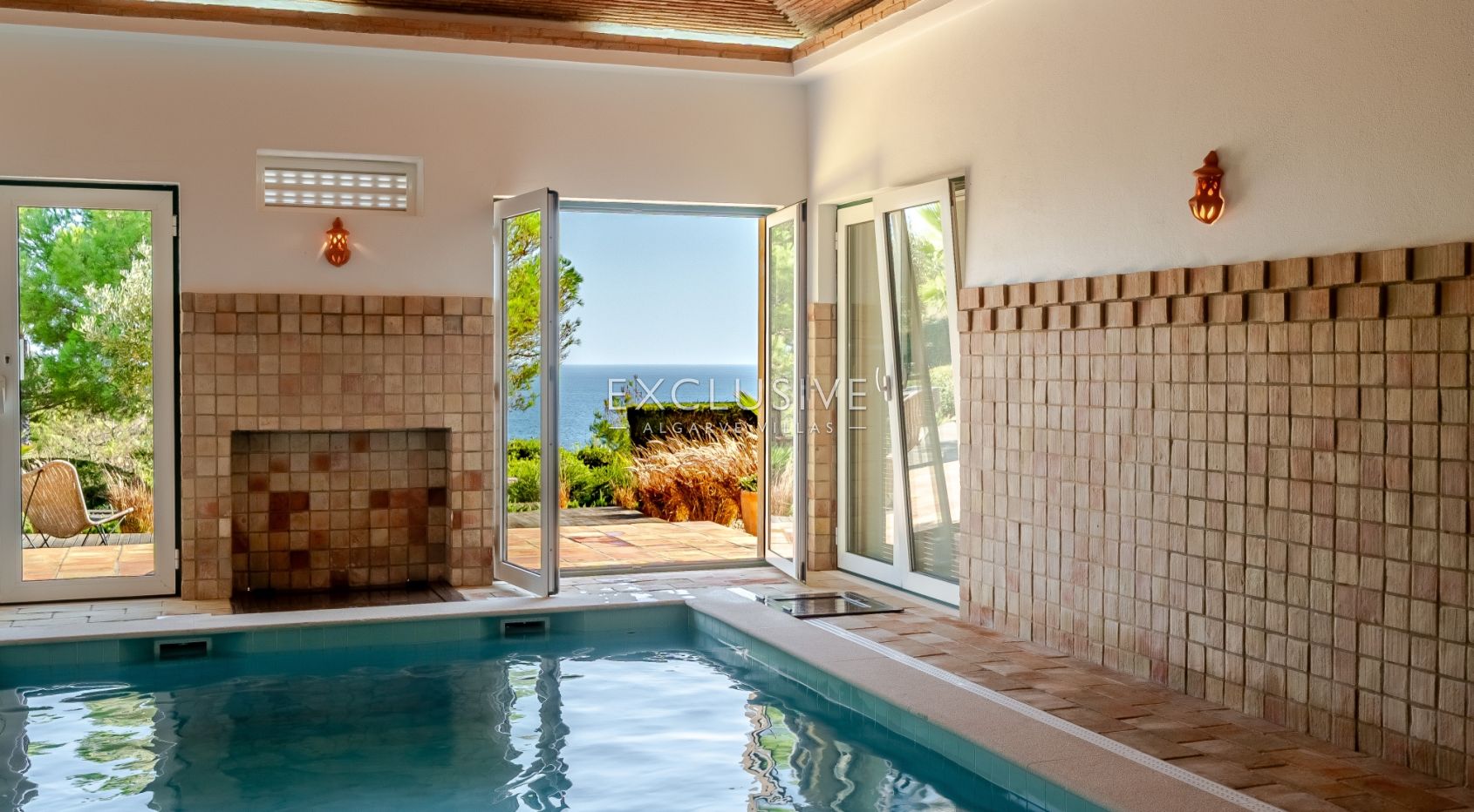 Luxuriöse Villa mit 3+1 Schlafzimmern direkt am Meer und 2 Pools in Carvoeiro mit wunderschönem Meer