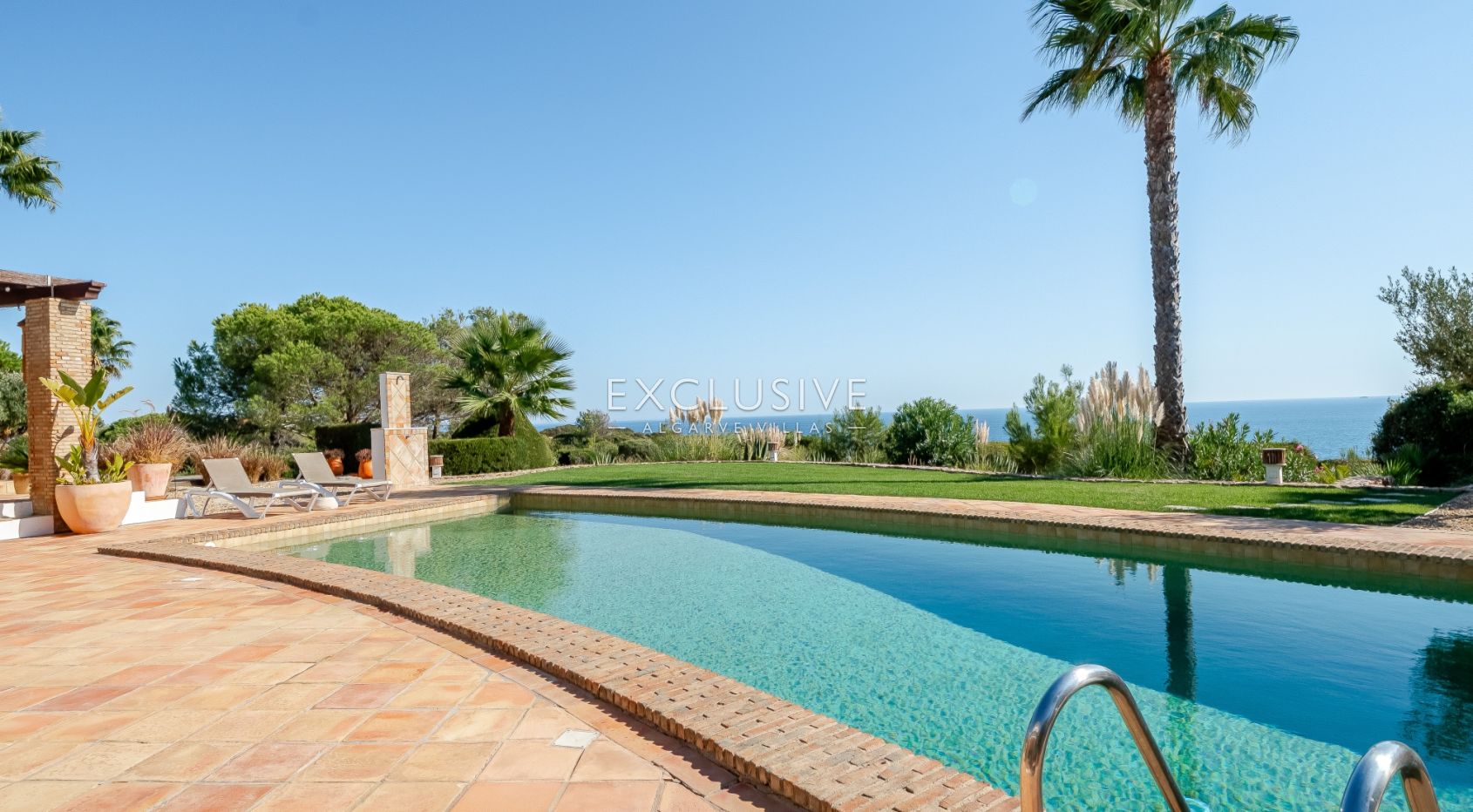 Luxuriöse Villa mit 3+1 Schlafzimmern direkt am Meer und 2 Pools in Carvoeiro mit wunderschönem Meer