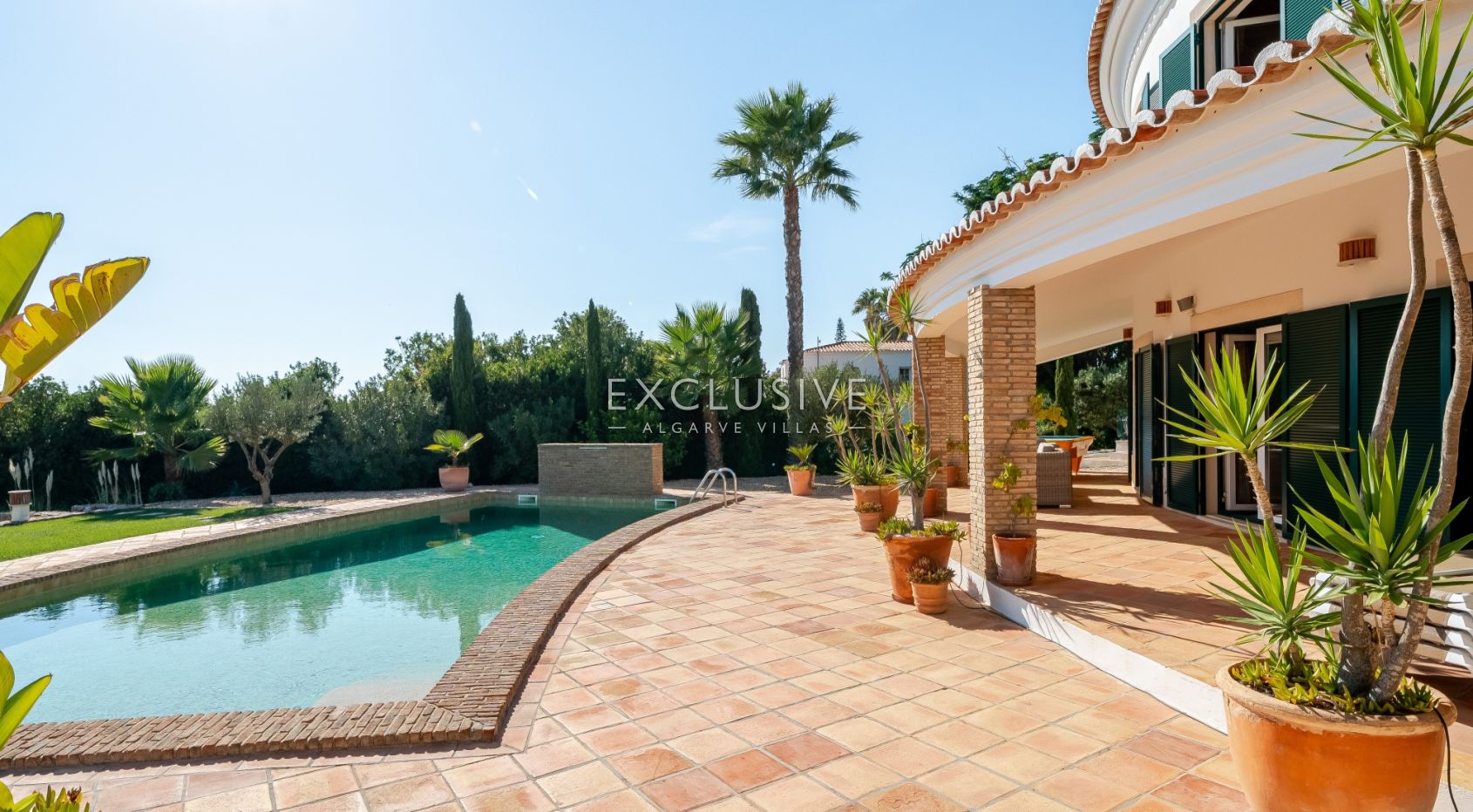 Luxuriöse Villa mit 3+1 Schlafzimmern direkt am Meer und 2 Pools in Carvoeiro mit wunderschönem Meer