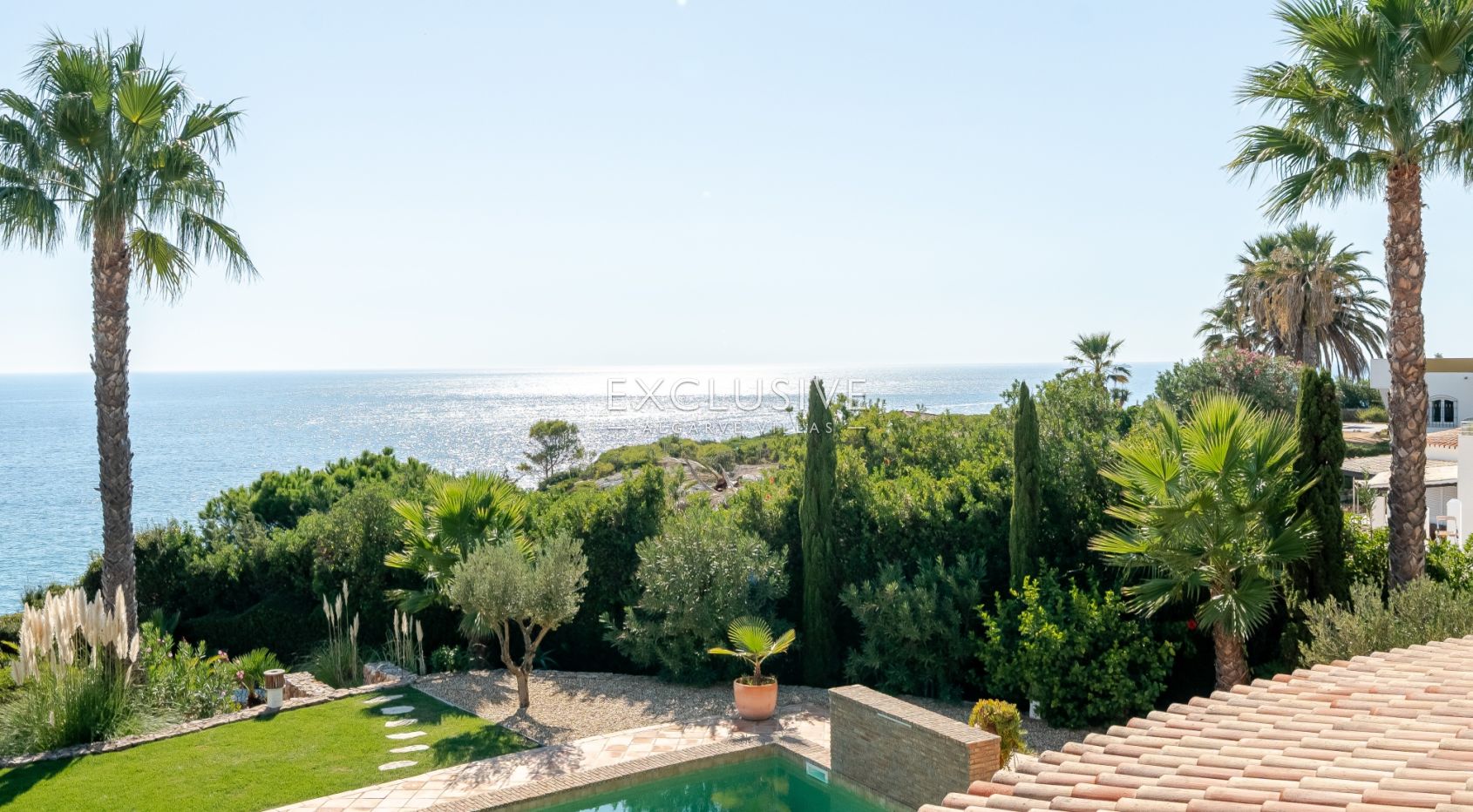 Luxuriöse Villa mit 3+1 Schlafzimmern direkt am Meer und 2 Pools in Carvoeiro mit wunderschönem Meer
