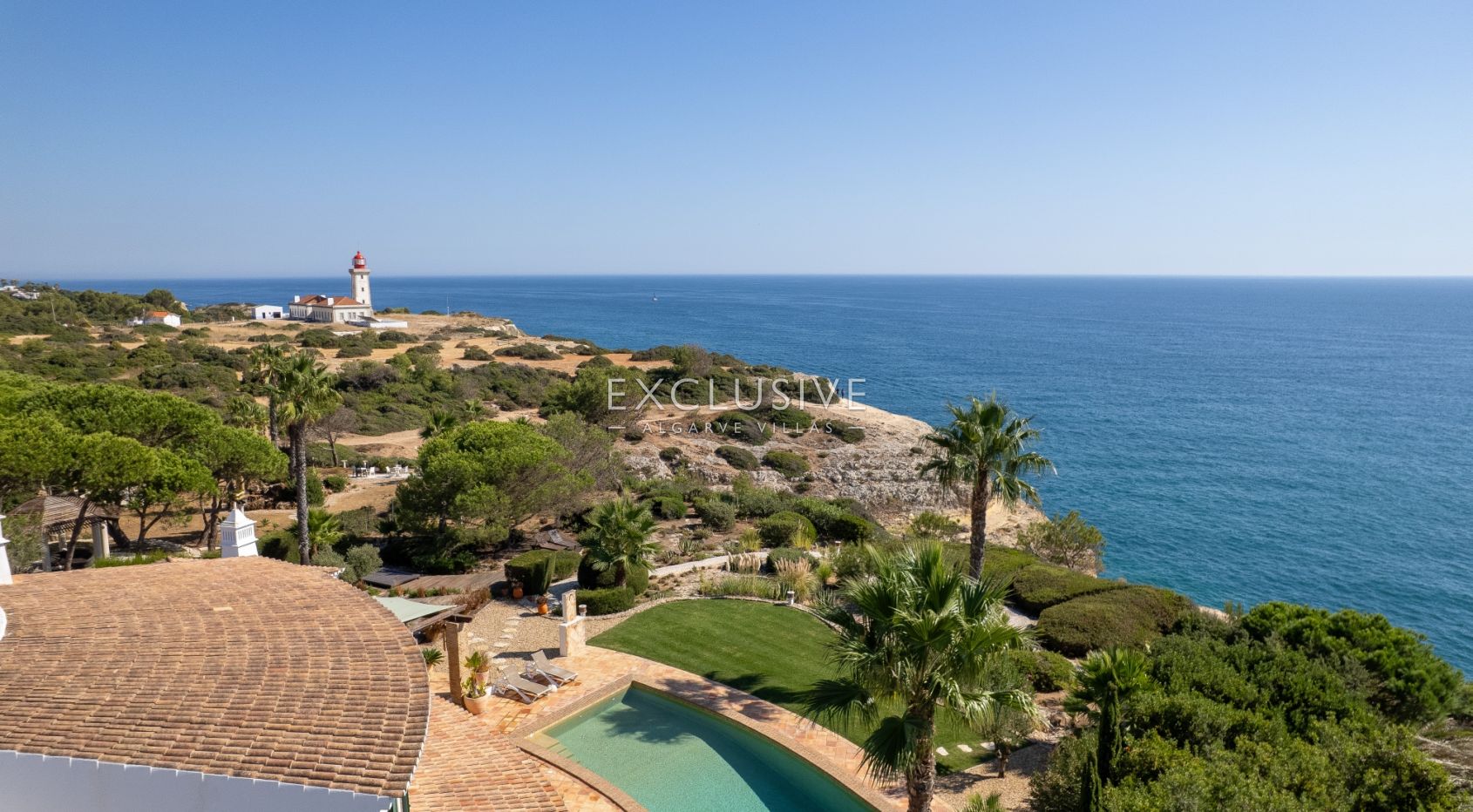 Luxuriöse Villa mit 3+1 Schlafzimmern direkt am Meer und 2 Pools in Carvoeiro mit wunderschönem Meer