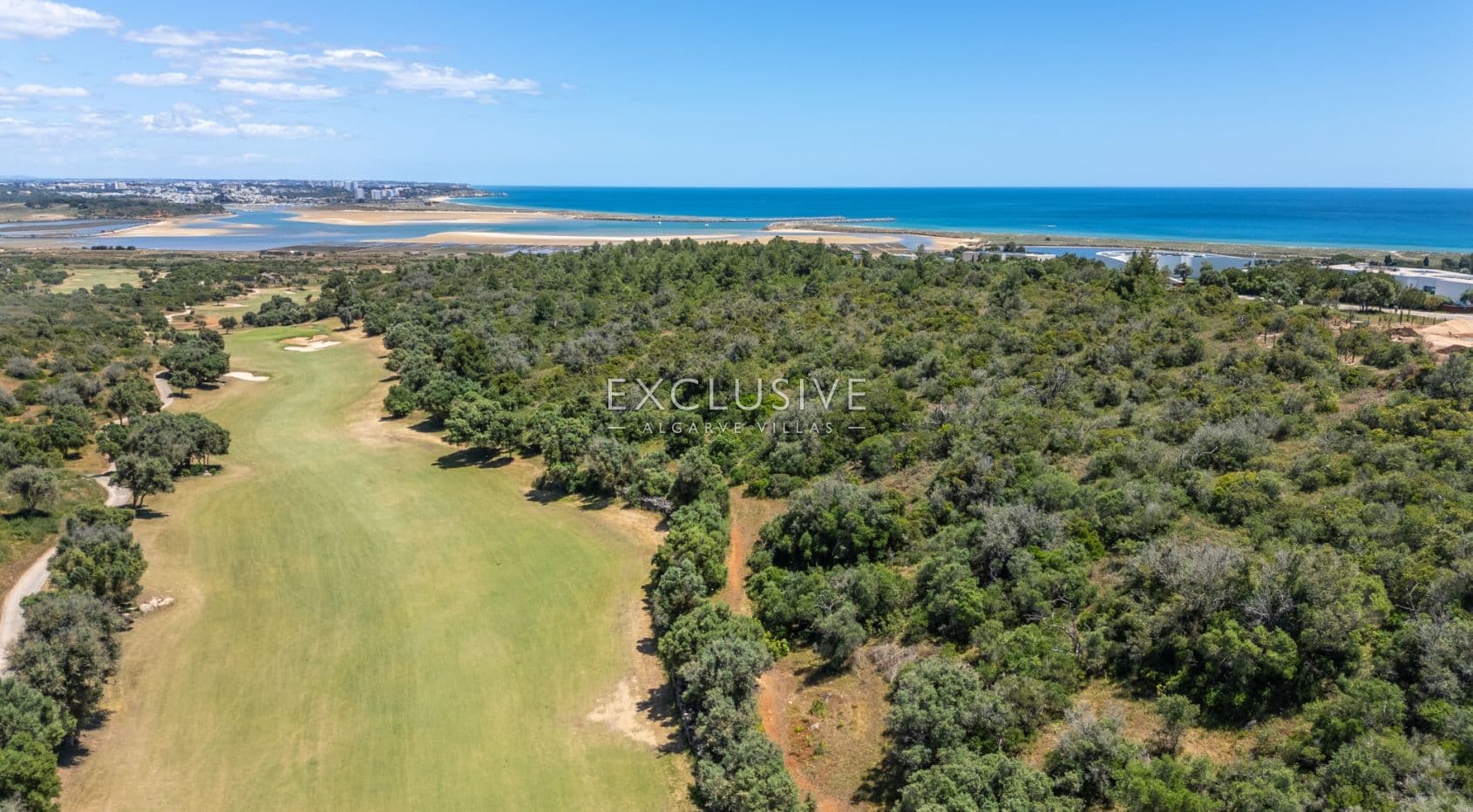 Terreno exclusivo de 5000m2 com projeto aprovado de moradia no Palmares Golf Resort