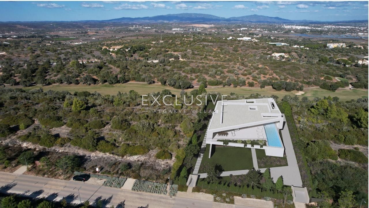 Exklusives 5000m2-Grundstück mit genehmigtem Luxus-Villa-Design im Palmares Golf Resort