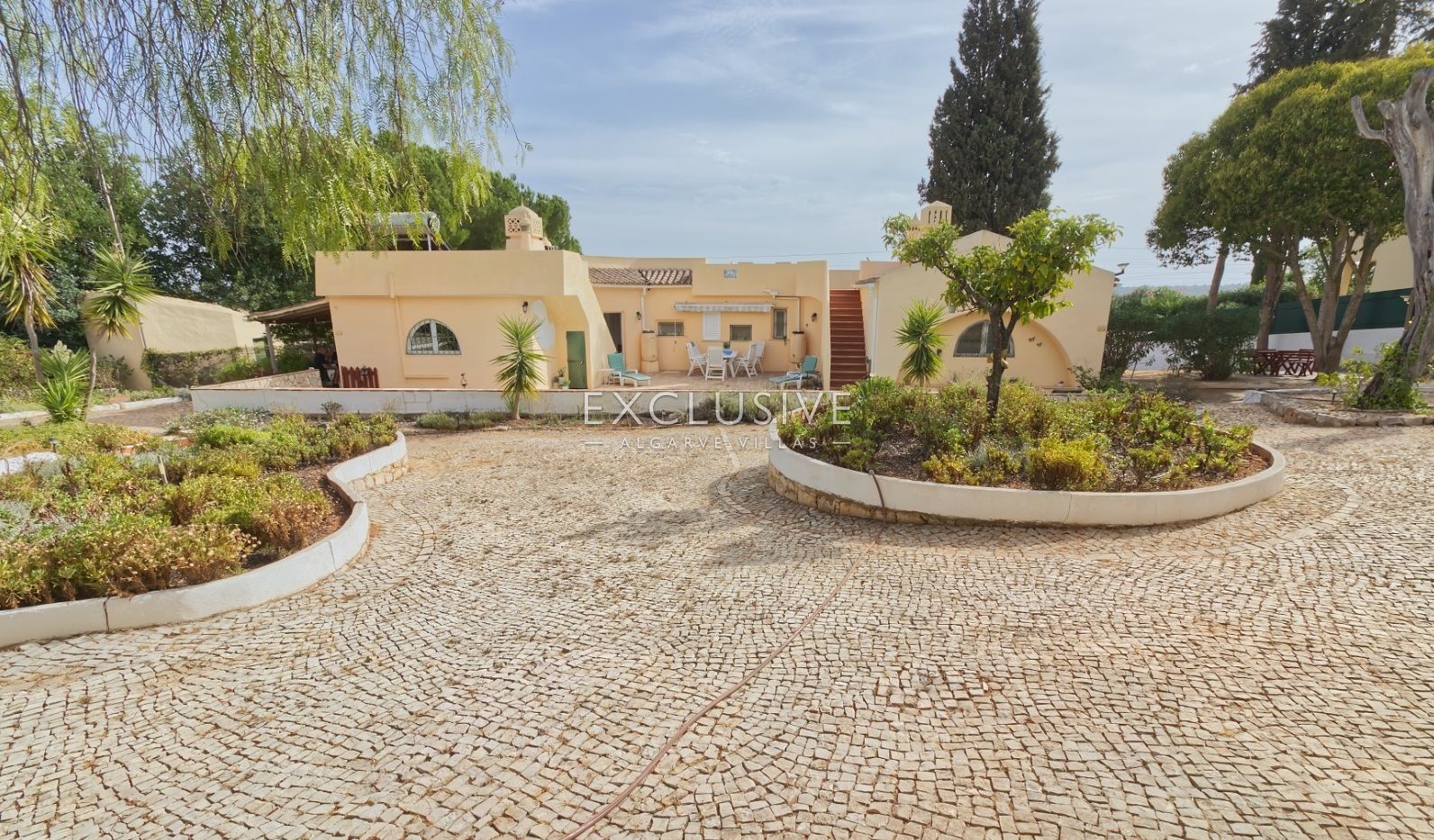 Freistehende Villa mit 4 Schlafzimmern, Pool und großem Grundstück in Alcantarilha, Sil
