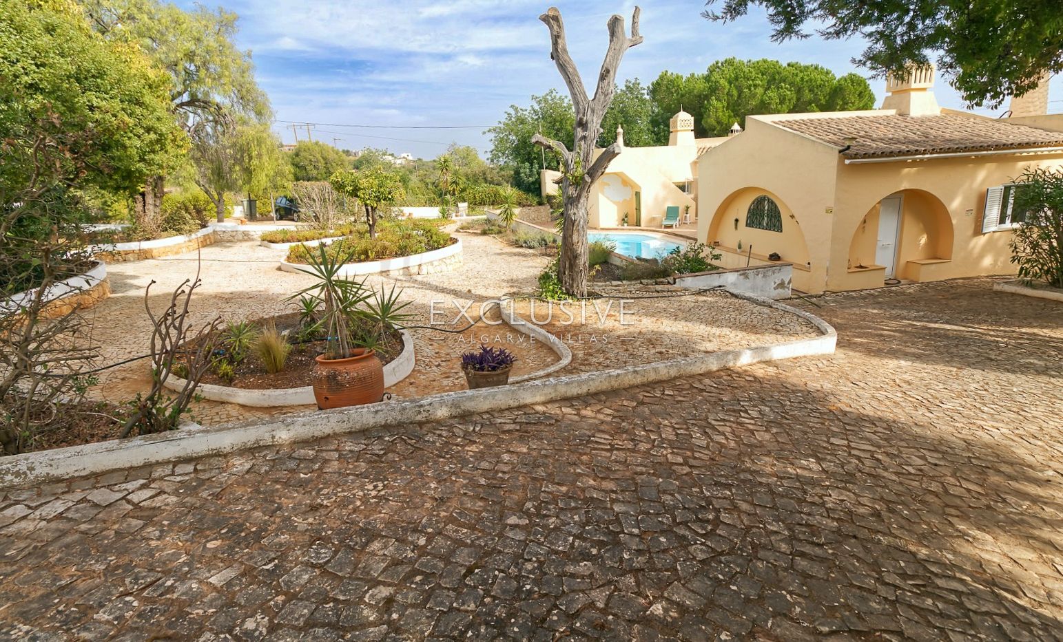 Freistehende Villa mit 4 Schlafzimmern, Pool und großem Grundstück in Alcantarilha, Sil