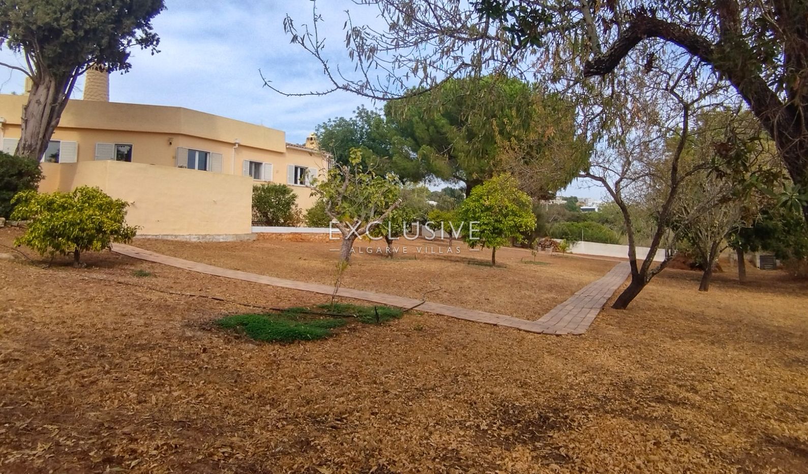 Freistehende Villa mit 4 Schlafzimmern, Pool und großem Grundstück in Alcantarilha, Sil