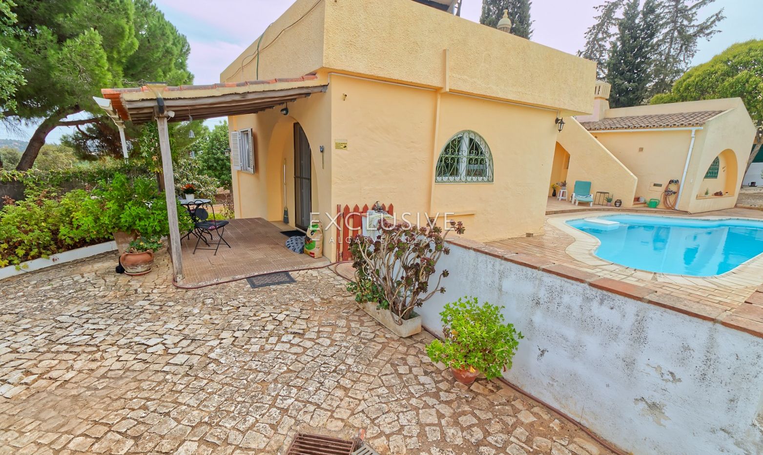 Freistehende Villa mit 4 Schlafzimmern, Pool und großem Grundstück in Alcantarilha, Sil