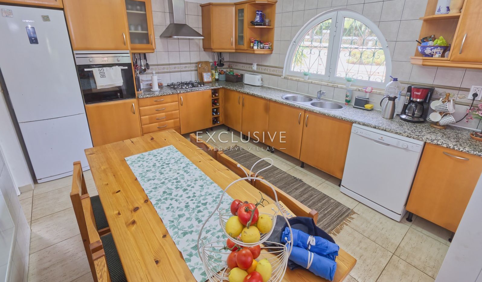 Freistehende Villa mit 4 Schlafzimmern, Pool und großem Grundstück in Alcantarilha, Sil
