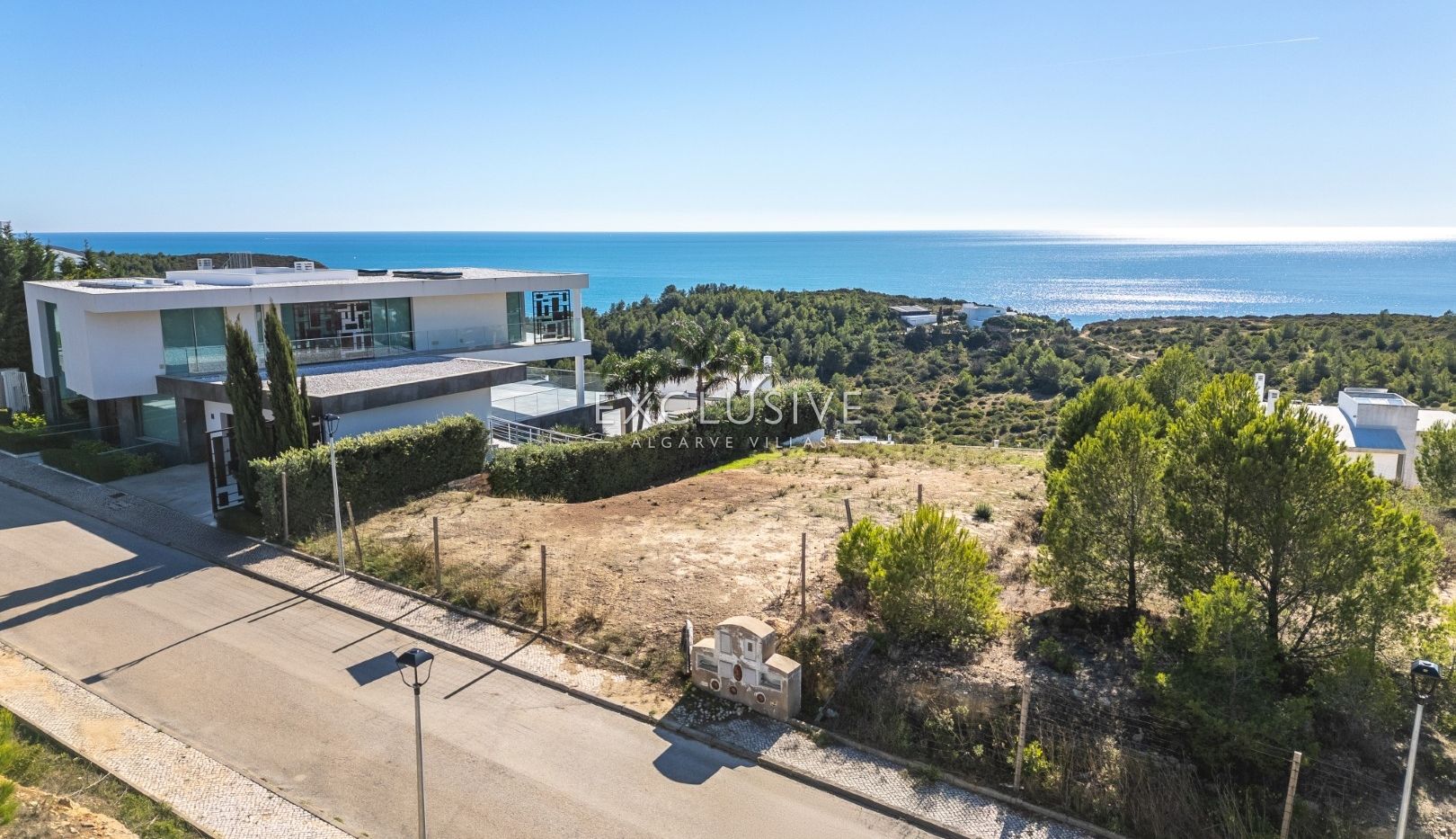 Panoramagrundstück mit Meerblick und genehmigtem zeitgenössischem Projekt Westalgarve