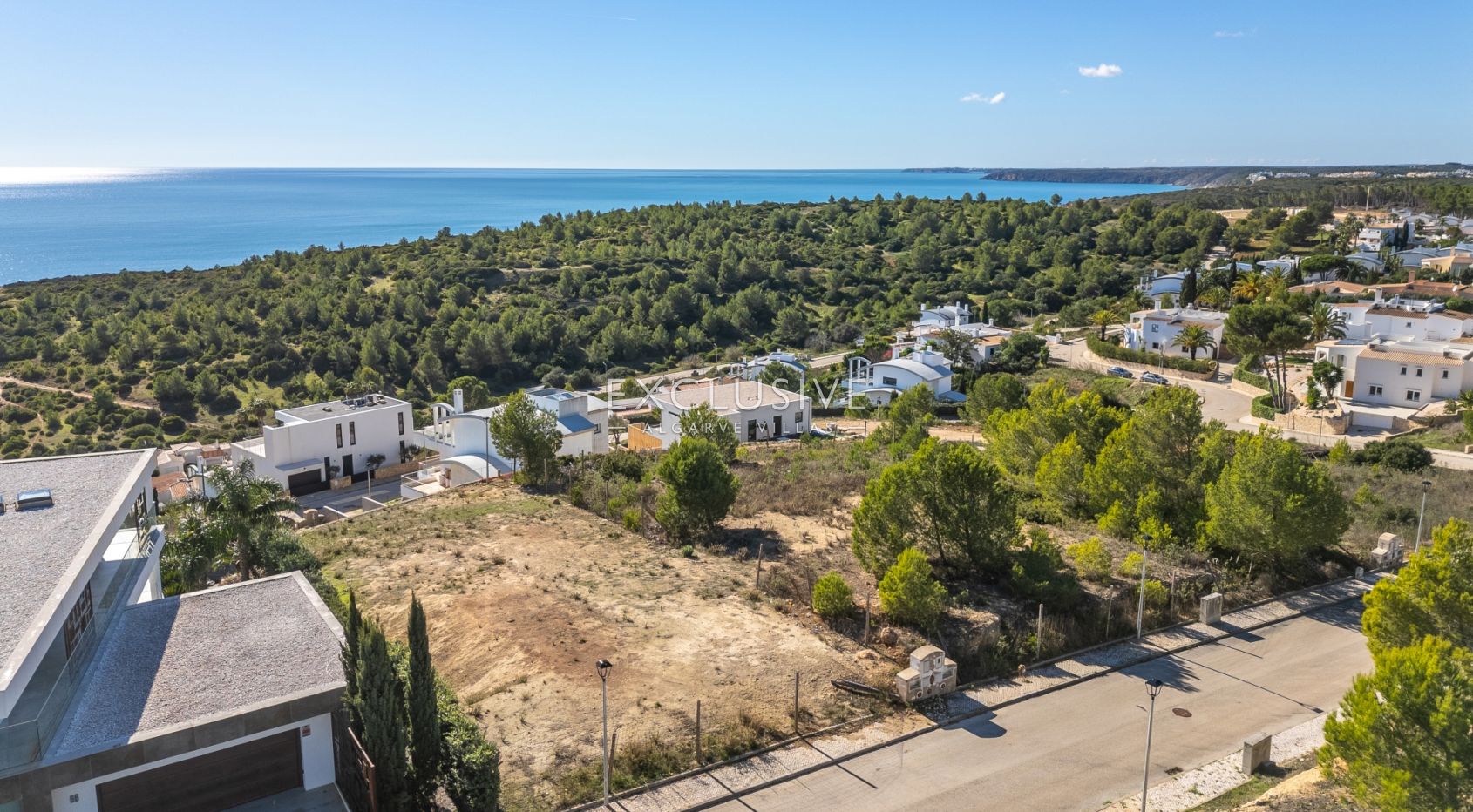 Panoramagrundstück mit Meerblick und genehmigtem zeitgenössischem Projekt Westalgarve