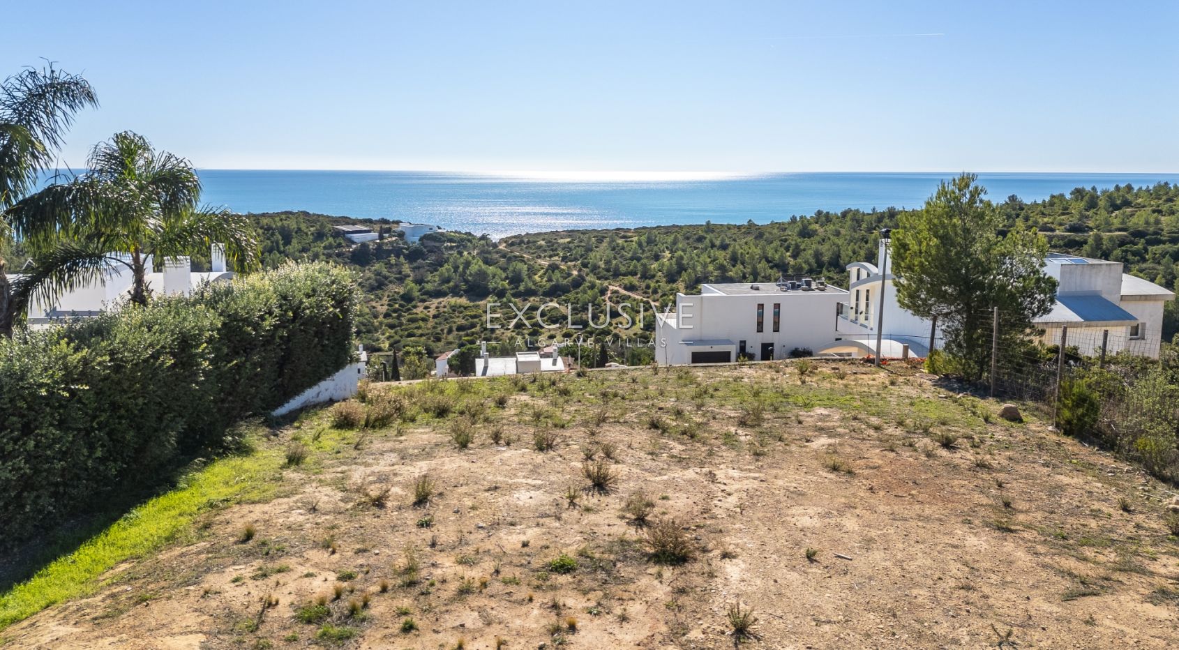 Panoramagrundstück mit Meerblick und genehmigtem zeitgenössischem Projekt Westalgarve