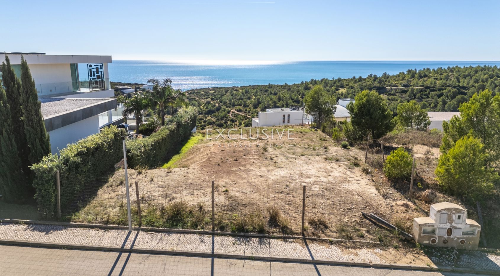 Panoramagrundstück mit Meerblick und genehmigtem zeitgenössischem Projekt Westalgarve