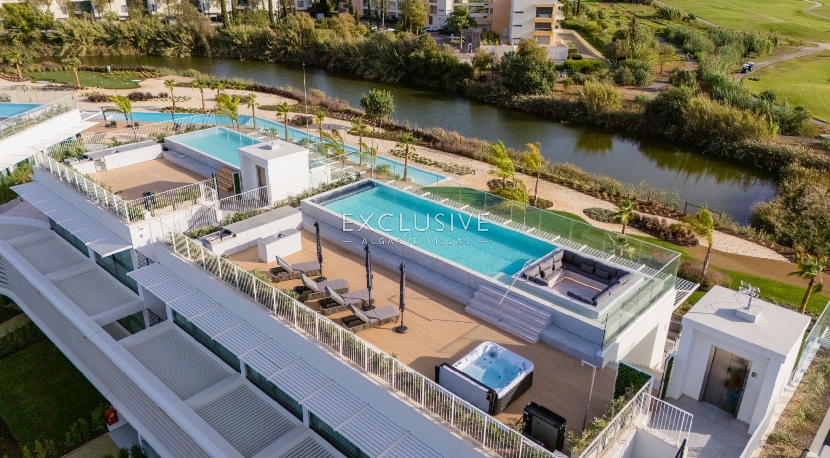 3 Bedroom contemporary penthouse in Vilamoura with golf and ocean views