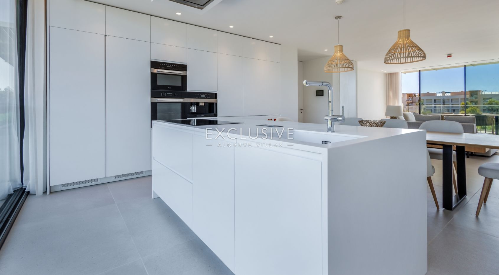 3 Bedroom contemporary penthouse in Vilamoura with golf and ocean views