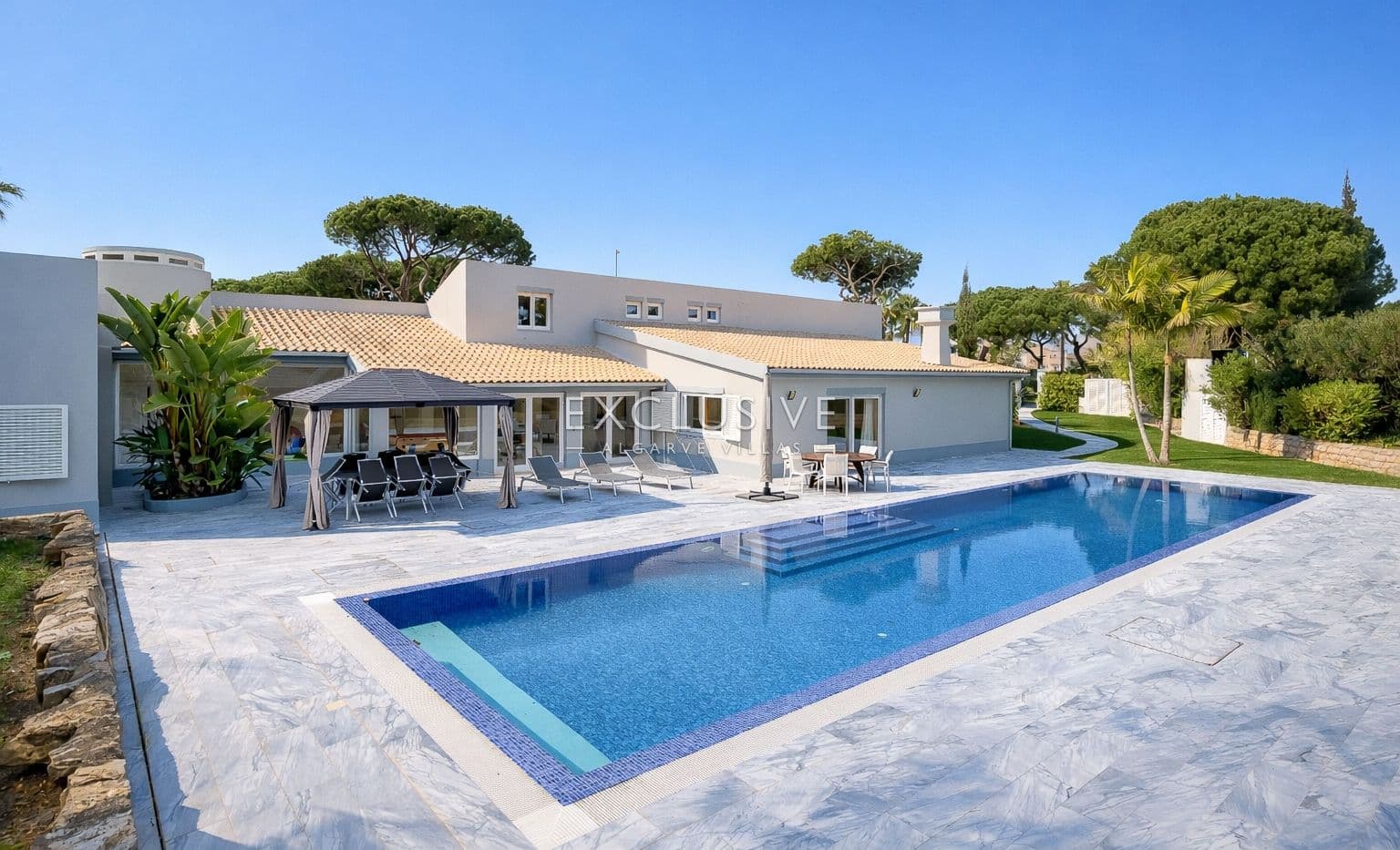 une villa de luxe de 4+1 chambres dans le prestigieux quartier Old Course de Vilamoura-2