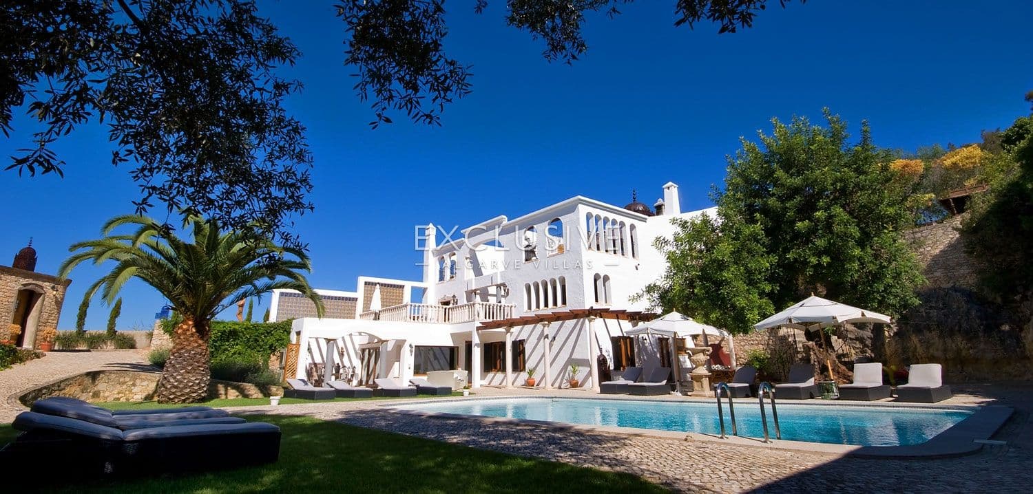 7-Schlafzimmer-Villa mit Vermietungspotenzial in der Nähe Centeanes Strand, Carvoeiro-1
