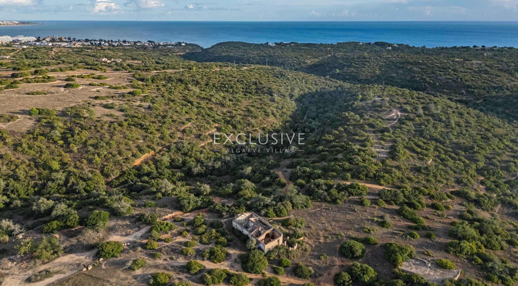 Großes Grundstück in Porches mit Ruine, Algarve
