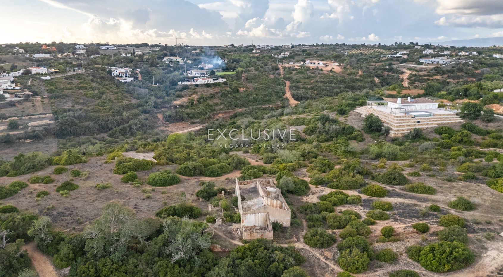 Großes Grundstück in Porches mit Ruine, Algarve