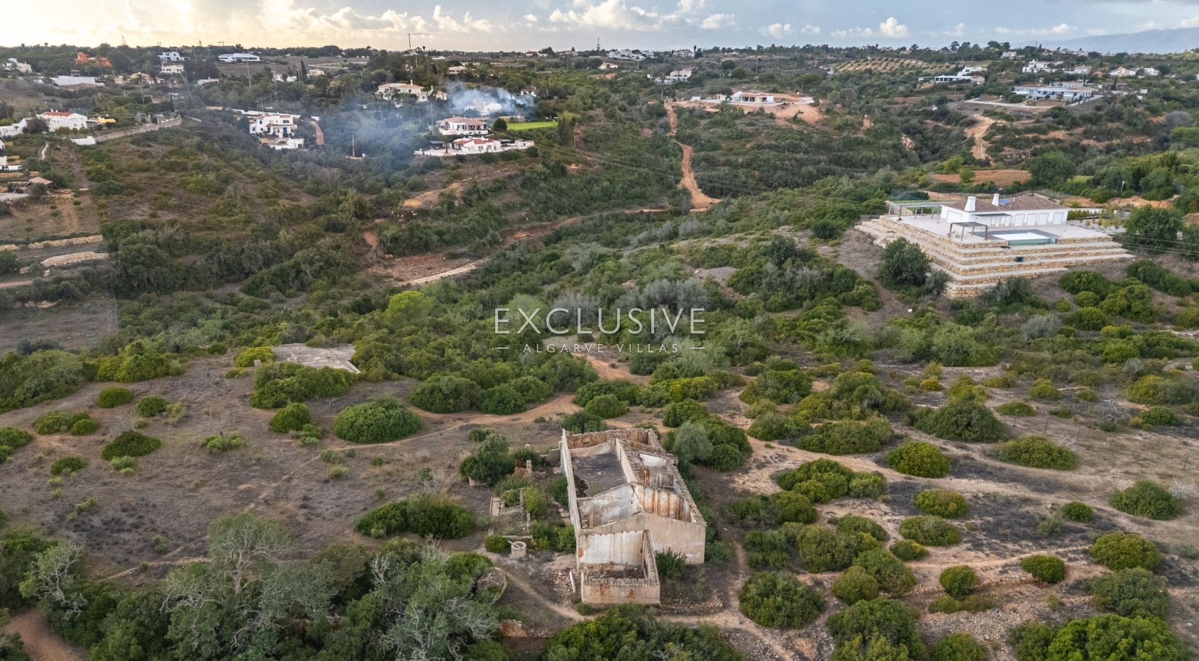 Großes Grundstück in Porches mit Ruine, Algarve